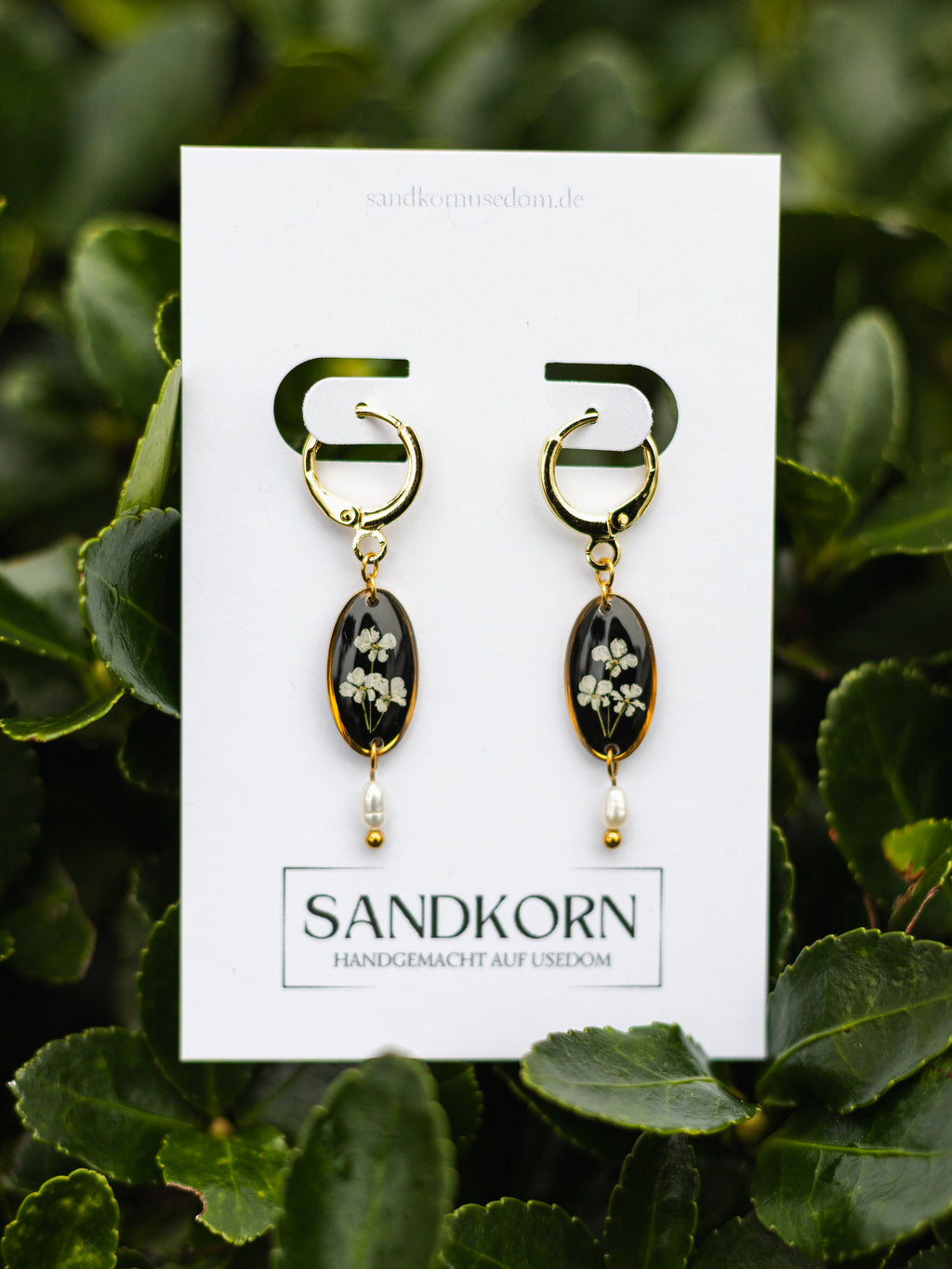 Schwarze Ohrringe mit echten Blüten und Süßwasserperlen | Usedom Schmuck | Naturschmuck | Ohrringe mit Blumen