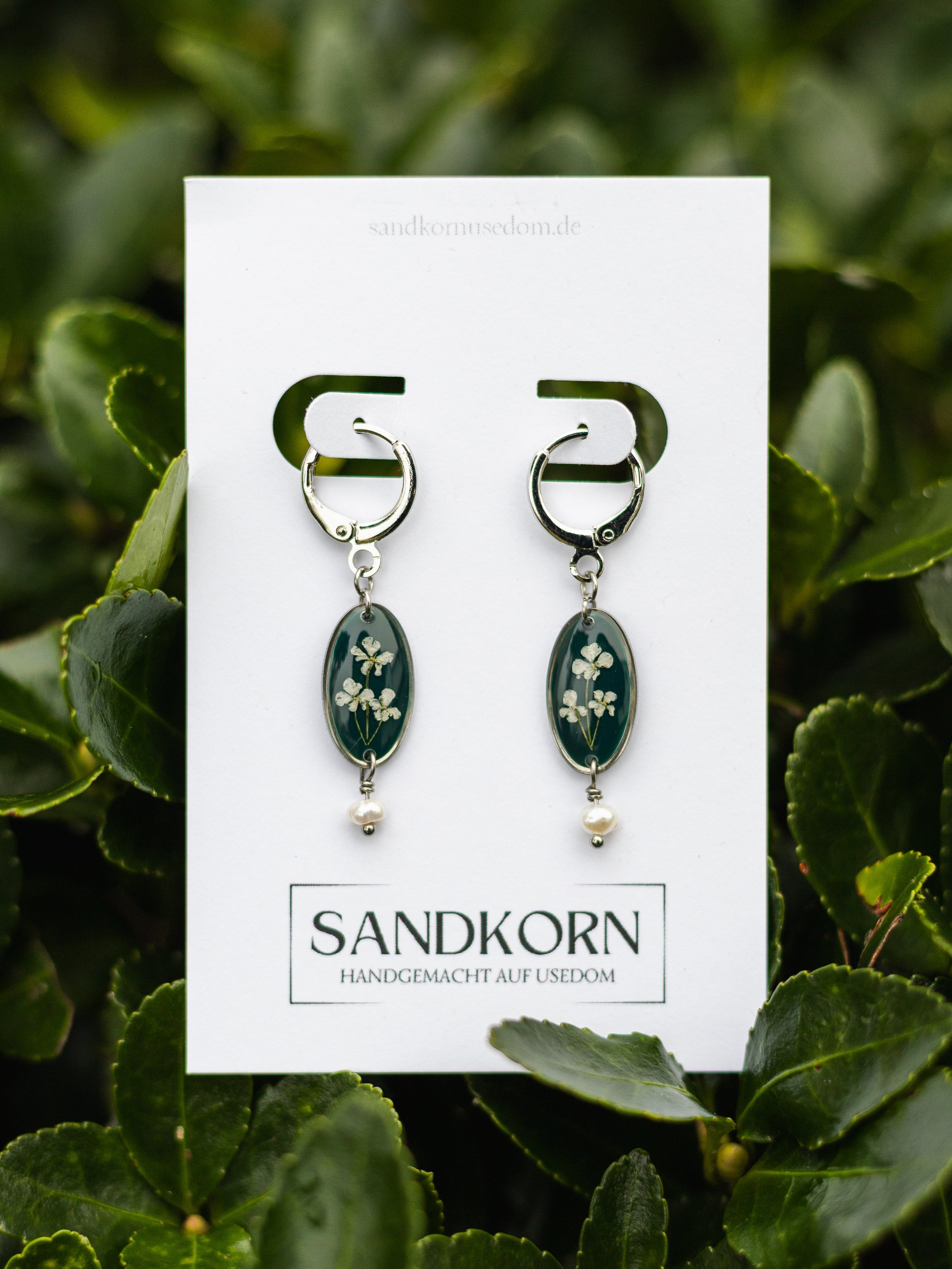 Grüne Ohrringe mit echten Blüten und Süßwasserperlen | Usedom Schmuck | Naturschmuck | Ohrringe mit Blumen