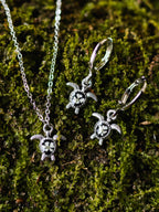 Ohrringe mit Schildkröte und Wilder Möhre