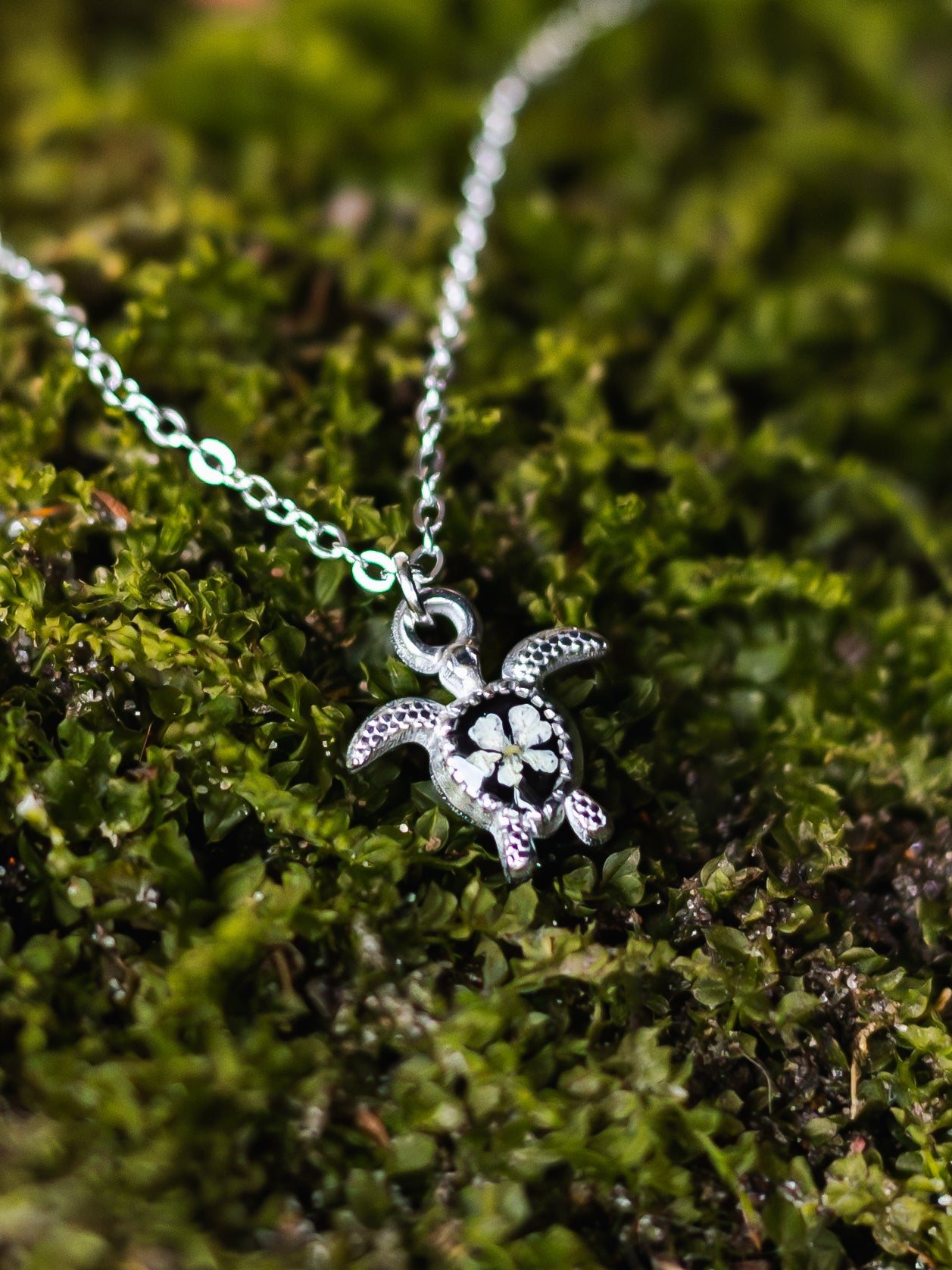 Halskette mit Schildkröte und echten Blüten | Usedom Schmuck | Kinder Schmuck |Naturschmuck