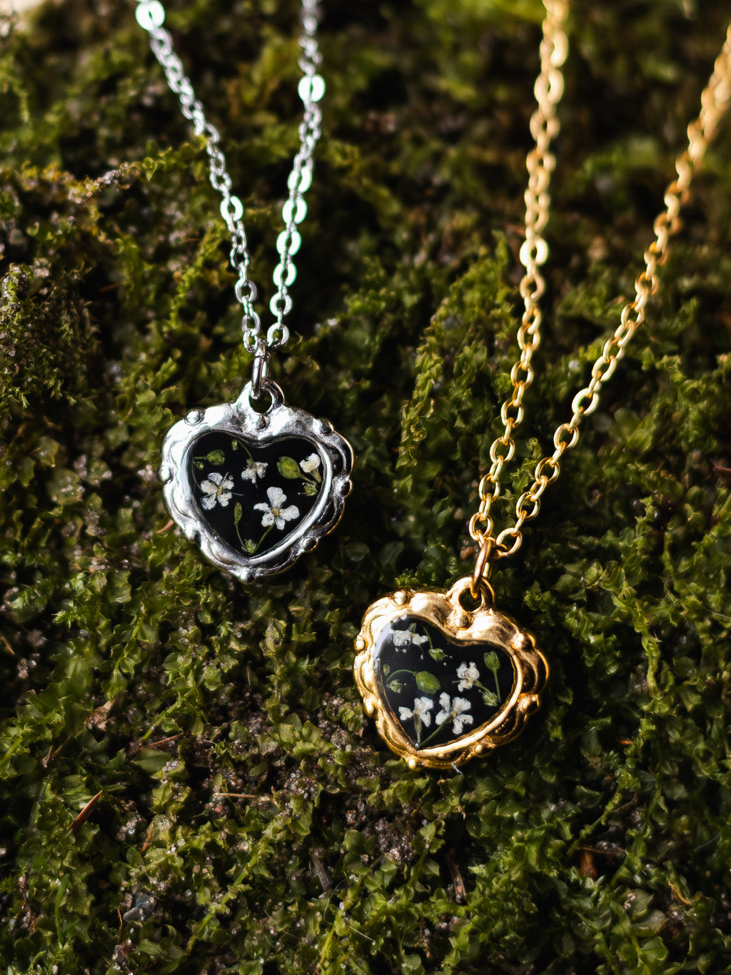 Romantische Halskette mit echten Blüten in einem Herz | Usedom Schmuck | Edelstahl Schmuck | Herz Anhänger | Herz Halskette | Blumenschmuck | Naturschmuck