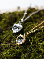 Romantische Halskette mit echten Blüten in einem Herz | Usedom Schmuck | Edelstahl Schmuck | Herz Anhänger | Herz Halskette | Blumenschmuck | Naturschmuck