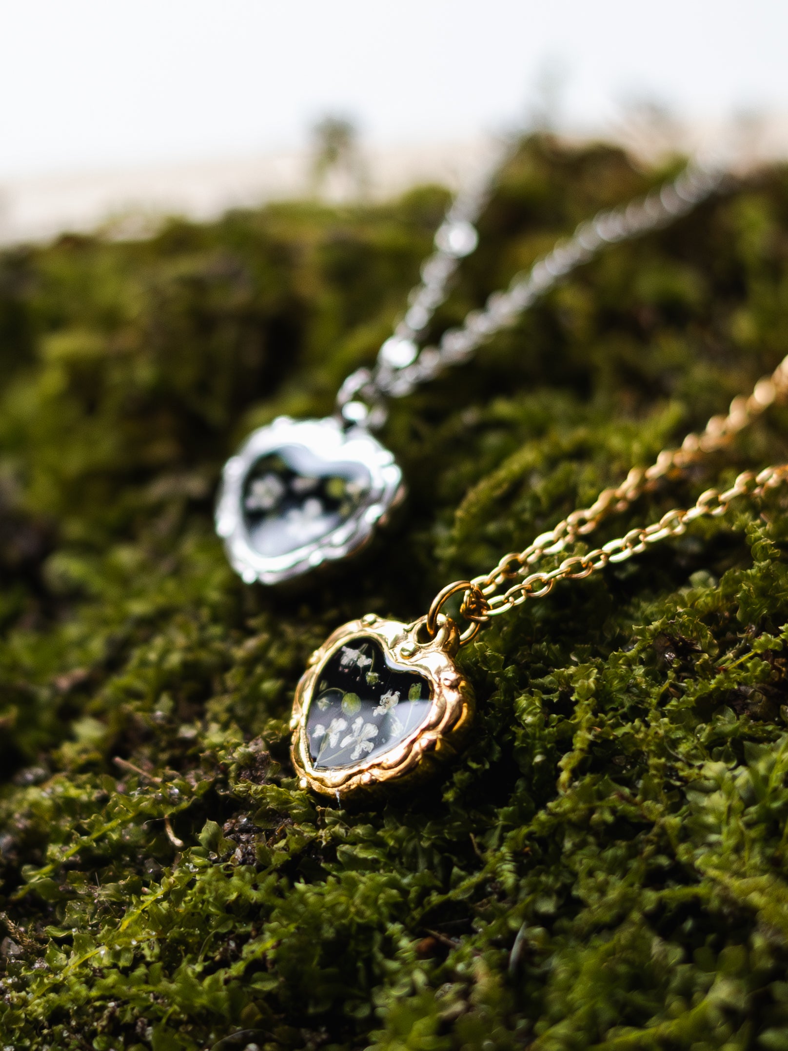 Romantische Halskette mit echten Blüten in einem Herz | Usedom Schmuck | Edelstahl Schmuck | Herz Anhänger | Herz Halskette | Blumenschmuck | Naturschmuck