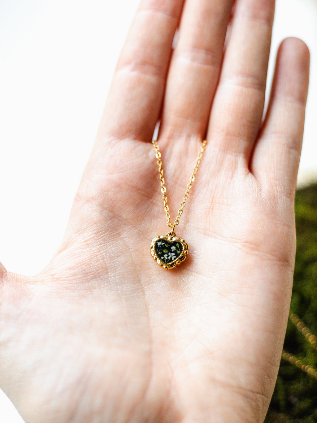 Romantische Halskette mit echten Blüten in einem Herz | Usedom Schmuck | Edelstahl Schmuck | Herz Anhänger | Herz Halskette | Blumenschmuck | Naturschmuck