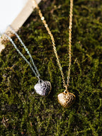 Romantische Halskette mit echten Blüten in einem Herz | Usedom Schmuck | Edelstahl Schmuck | Herz Anhänger | Herz Halskette | Blumenschmuck | Naturschmuck