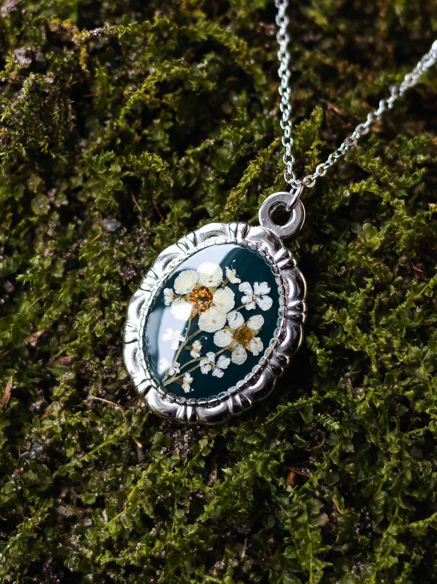 Halskette mit Spiere und Wilder Möhre