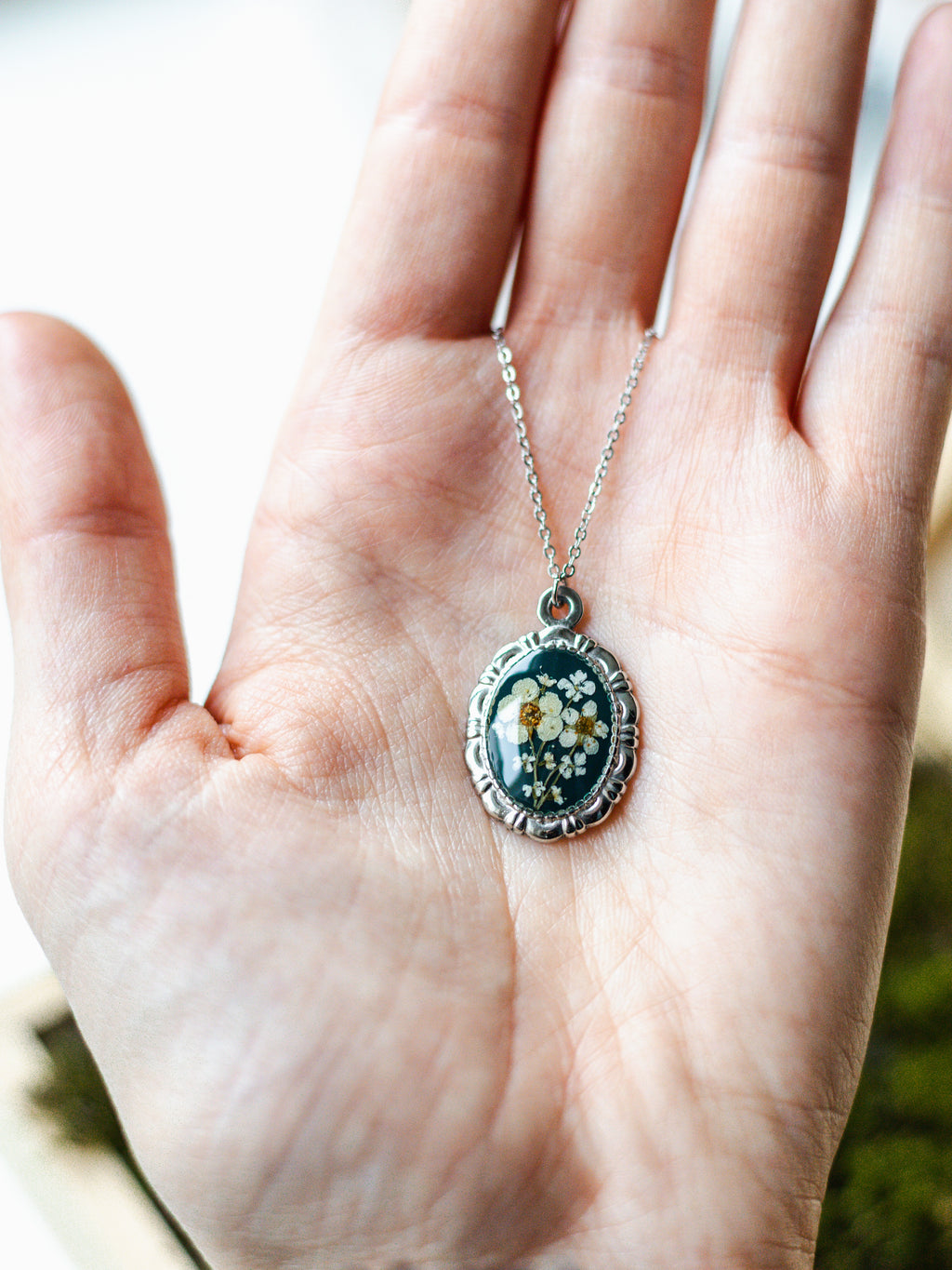 Halskette mit Spiere und Wilder Möhre