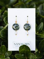 Kolczyki z dzikiej marchwi i koralikami z masy perłowej