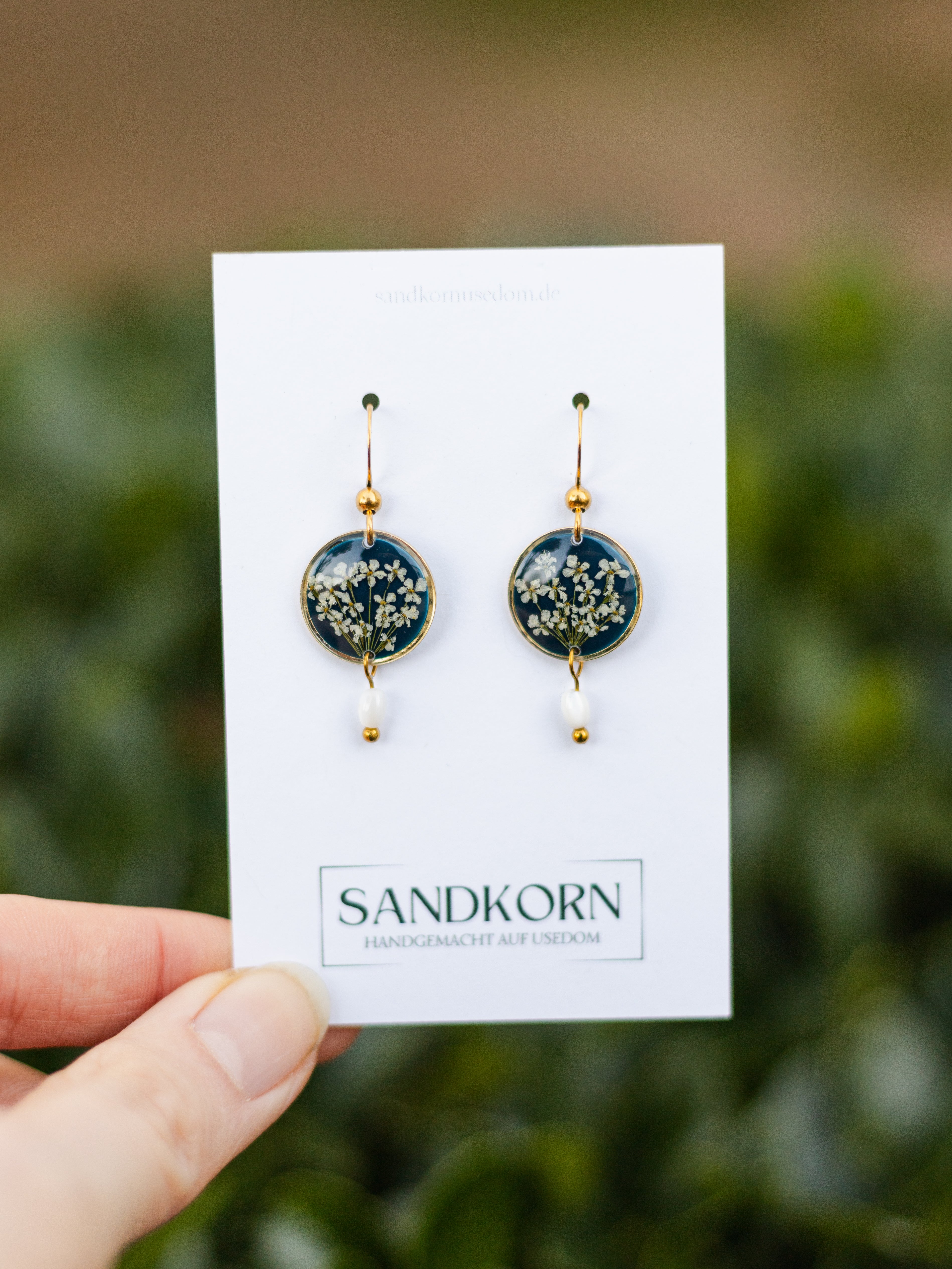 Kolczyki z dzikiej marchwi i koralikami z masy perłowej