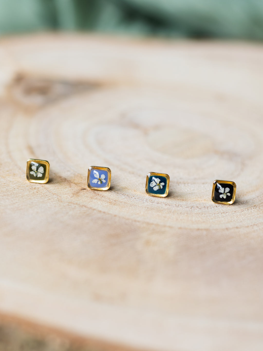 Miniaturowe kolczyki z dziką marchewką