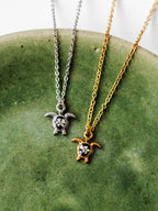 Naszyjnik z żółwiem i dziką marchewką