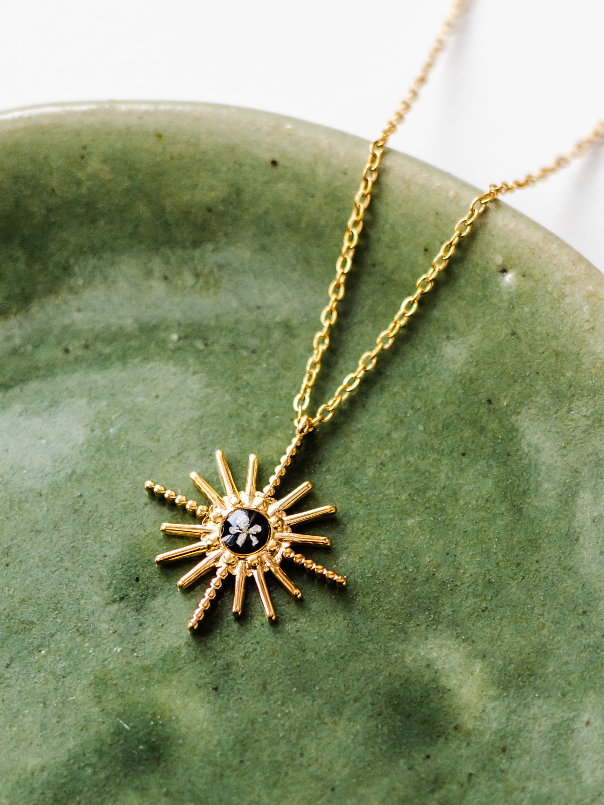 Halskette mit Sonne und Wilder Möhre