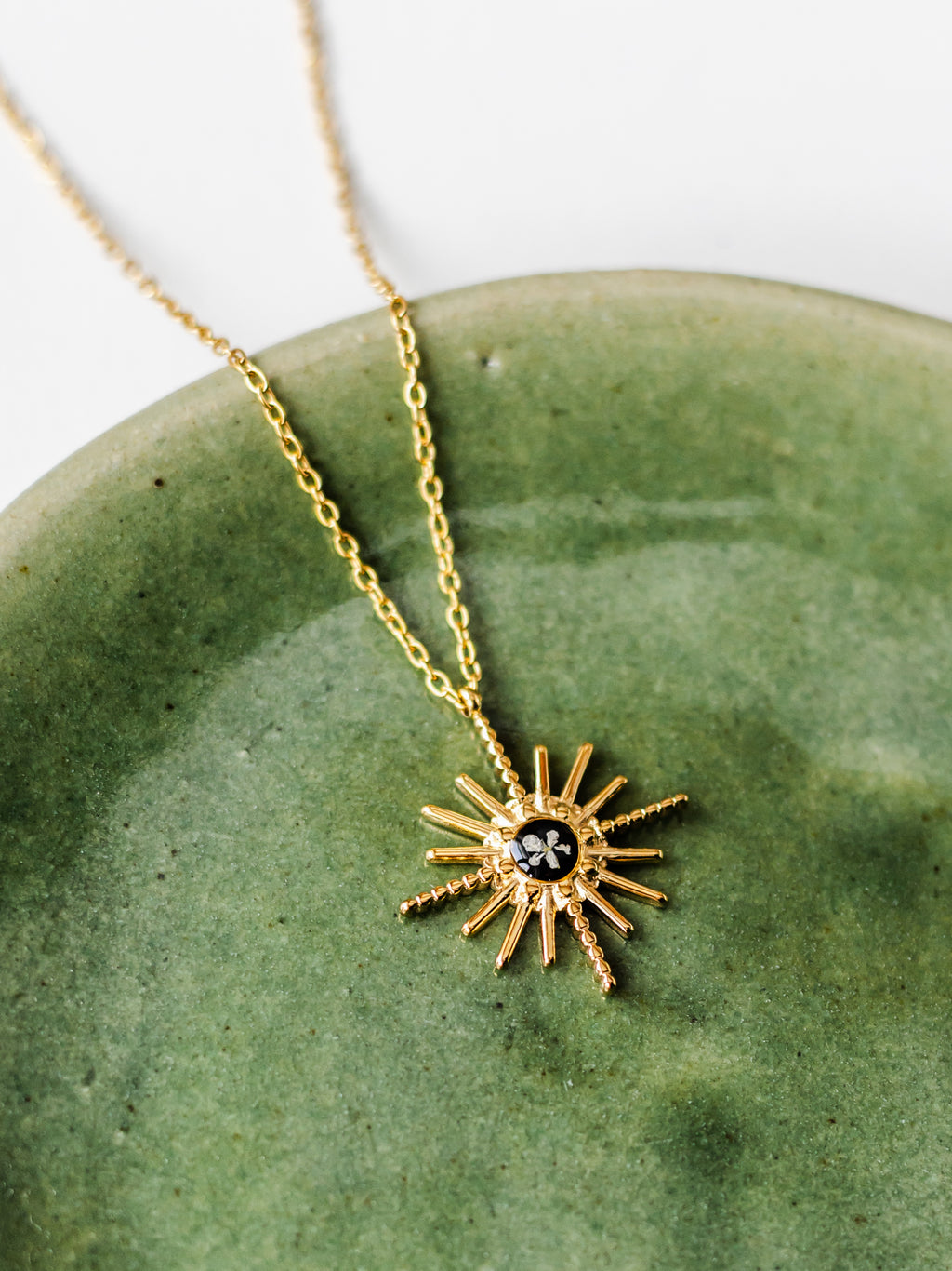 Naszyjnik z żółwiem i dziką marchewką