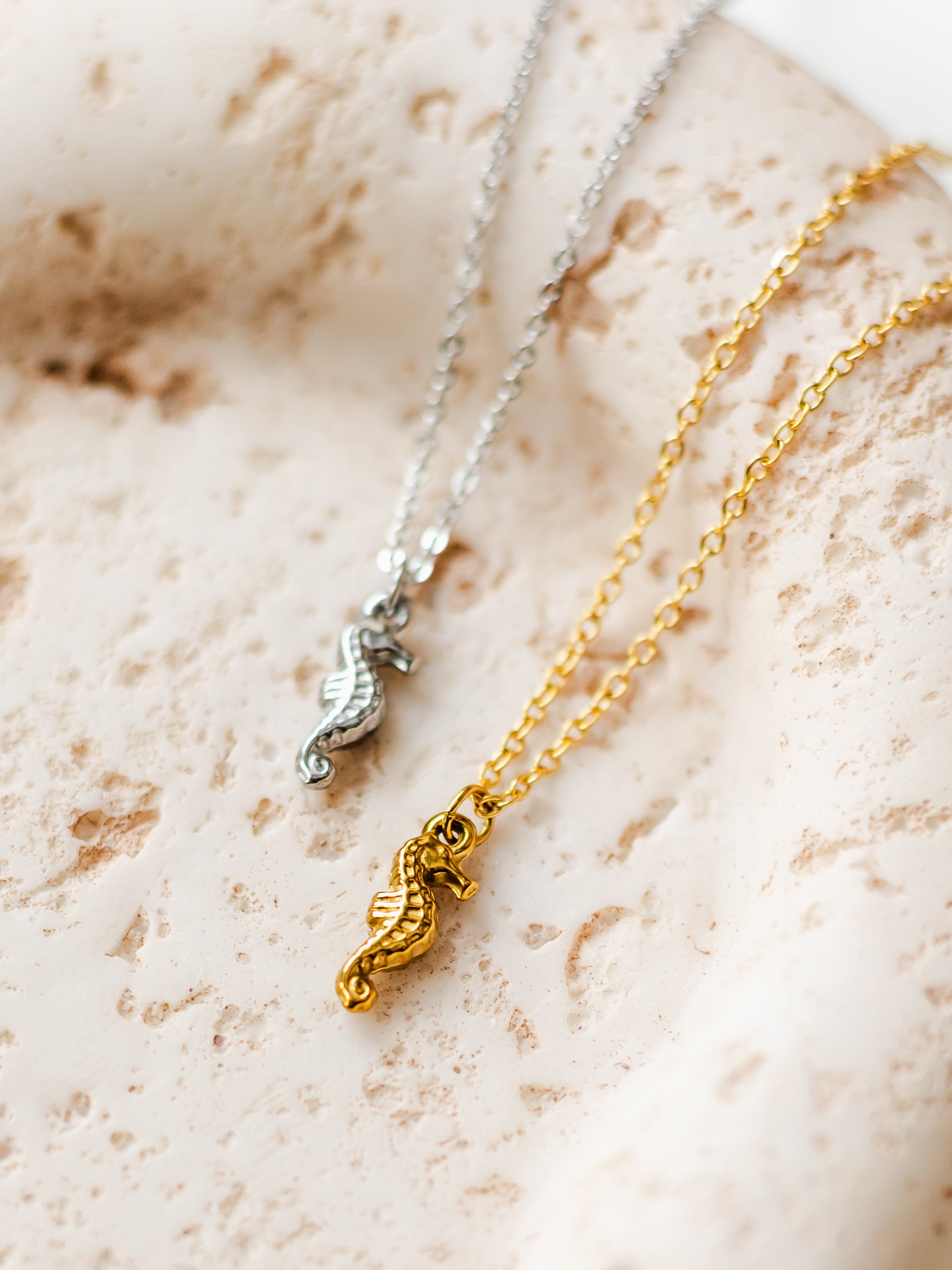 Halskette mit Seepferdchen