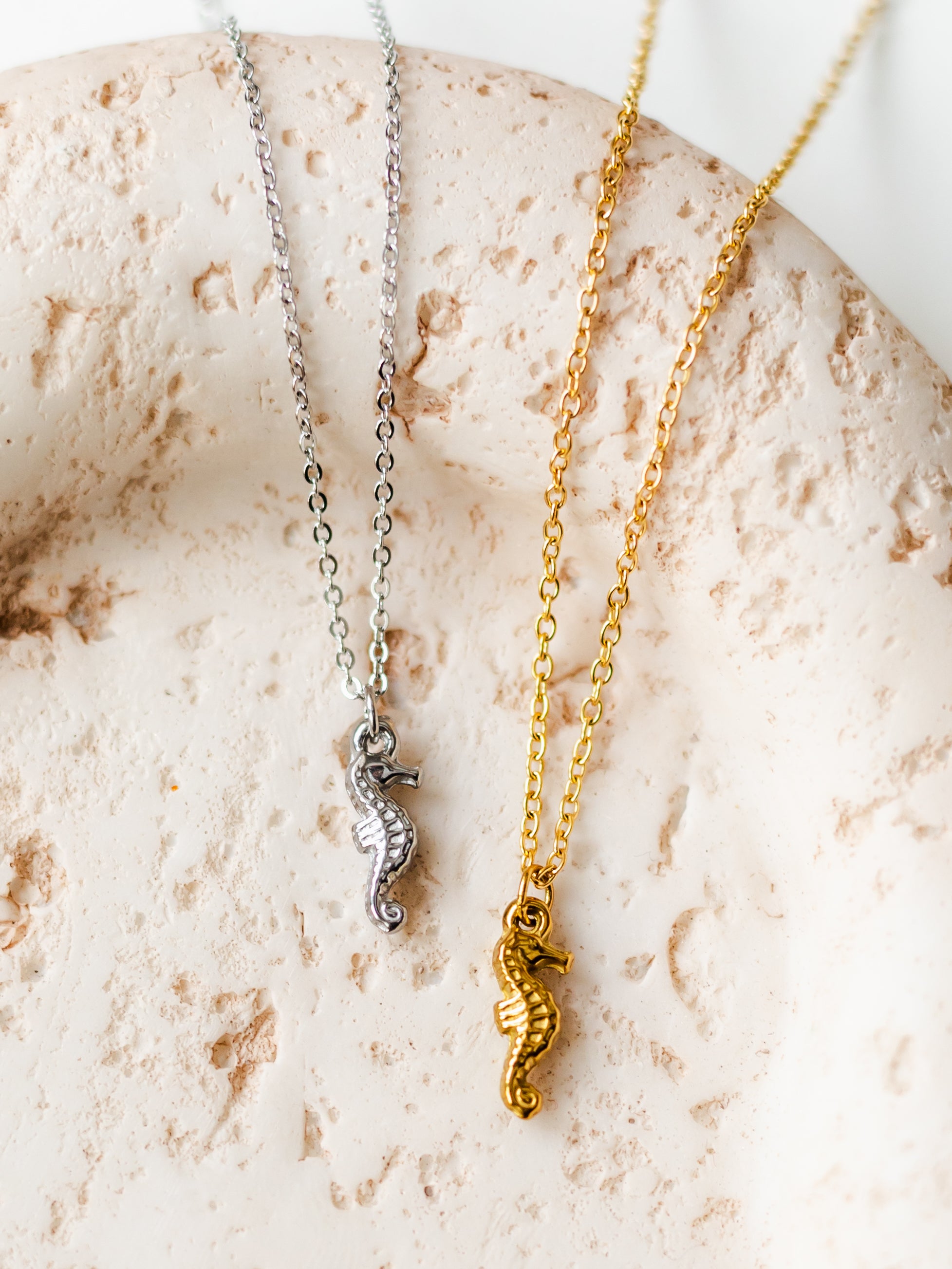 Halskette mit Seepferdchen