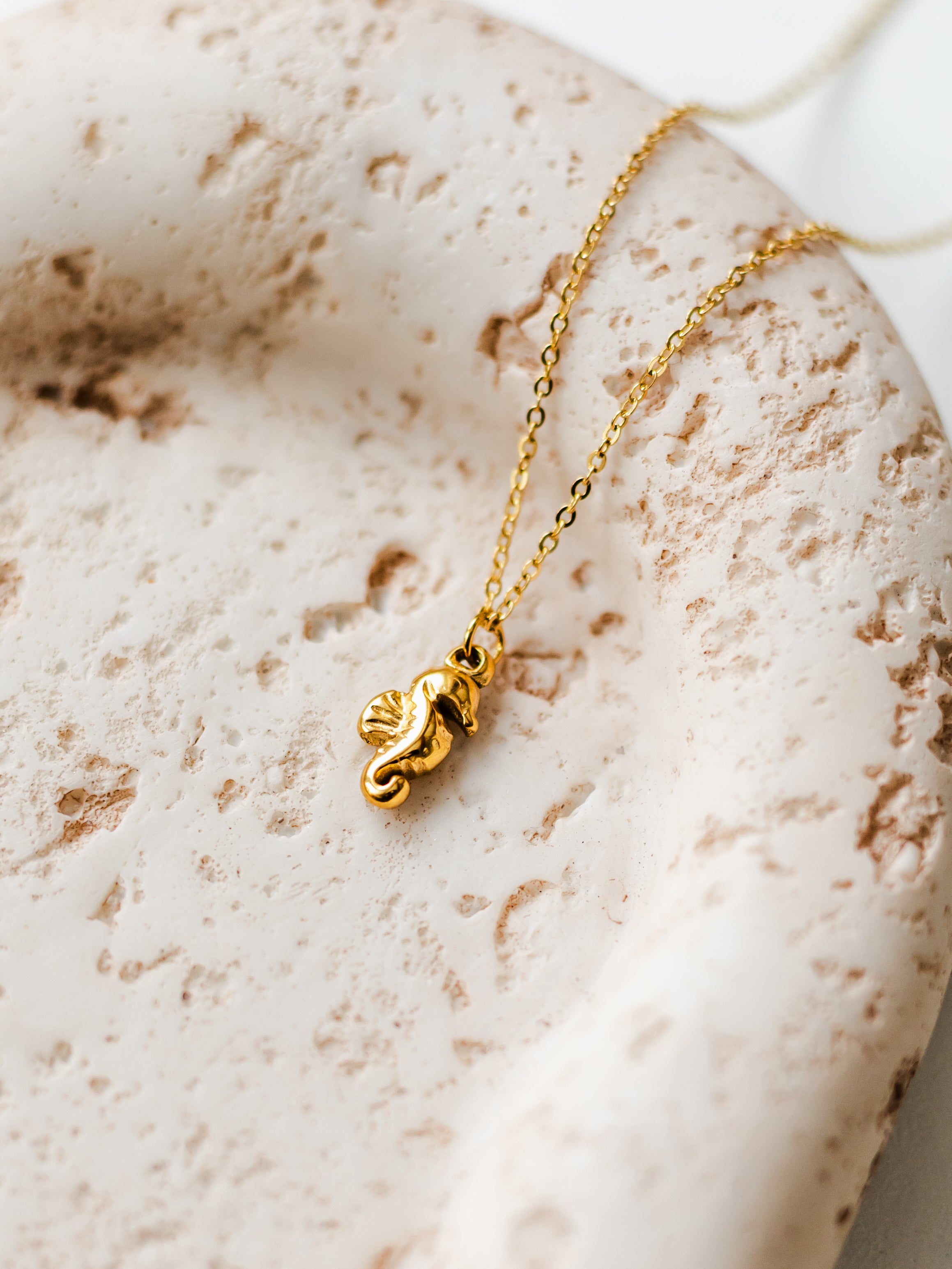 Halskette mit Seepferdchen