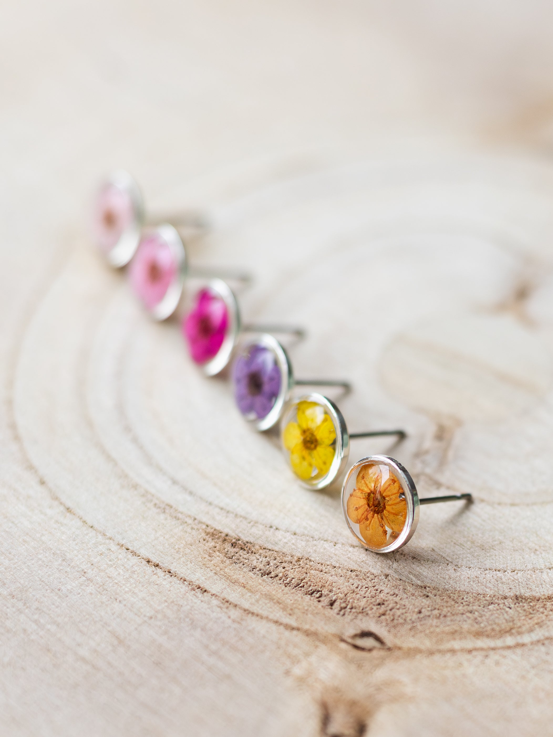 Miniaturowe kolczyki z dziką marchewką