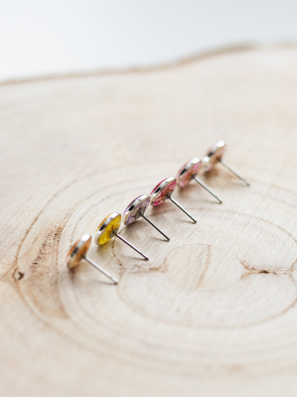 Miniaturowe kolczyki z dziką marchewką