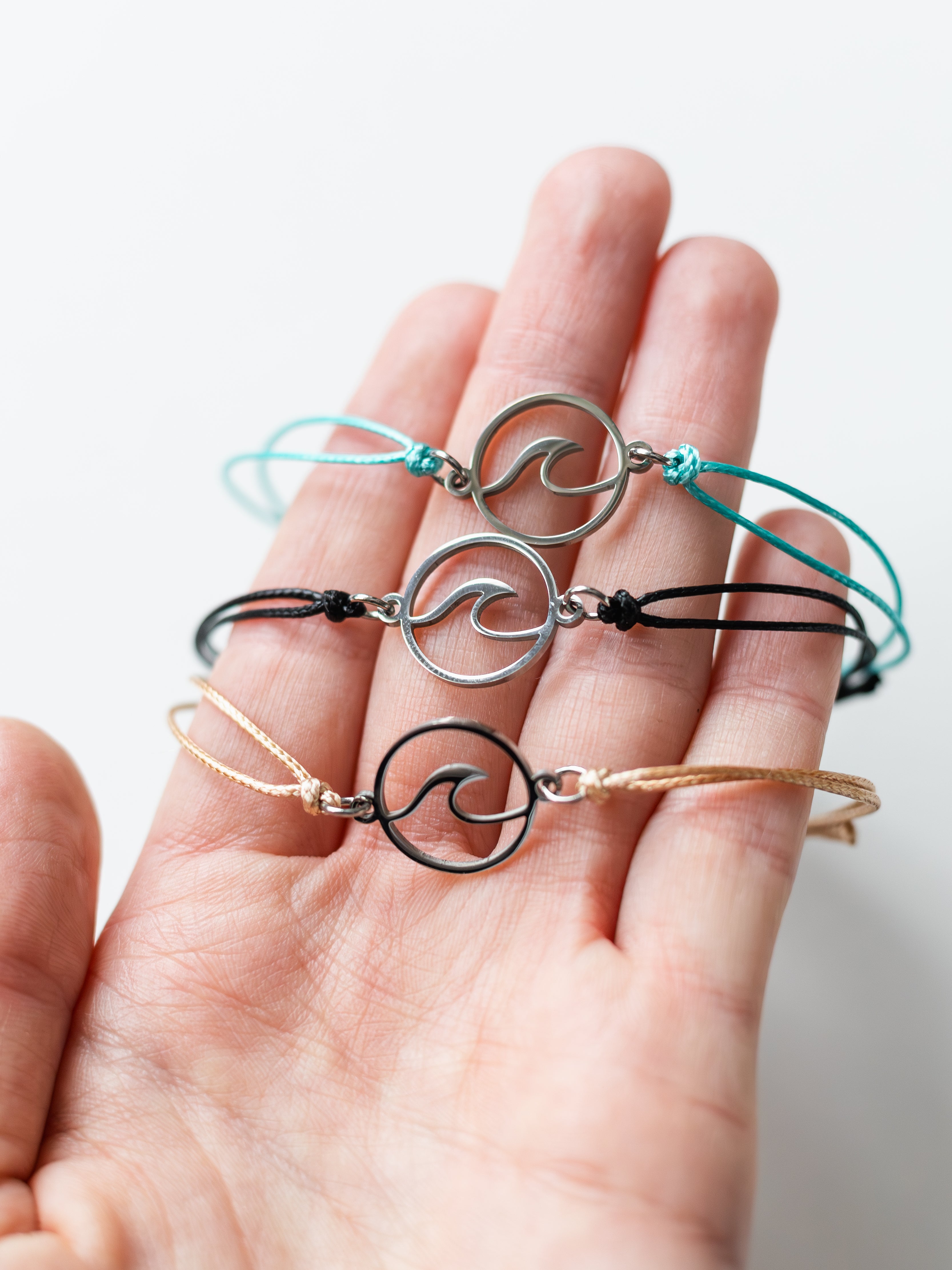 Verstellbares Armband mit Wellen-Anhänger | Usedom Schmuck | Ostsee Schmuck | Wellen Schmuck | Ostsee Armband