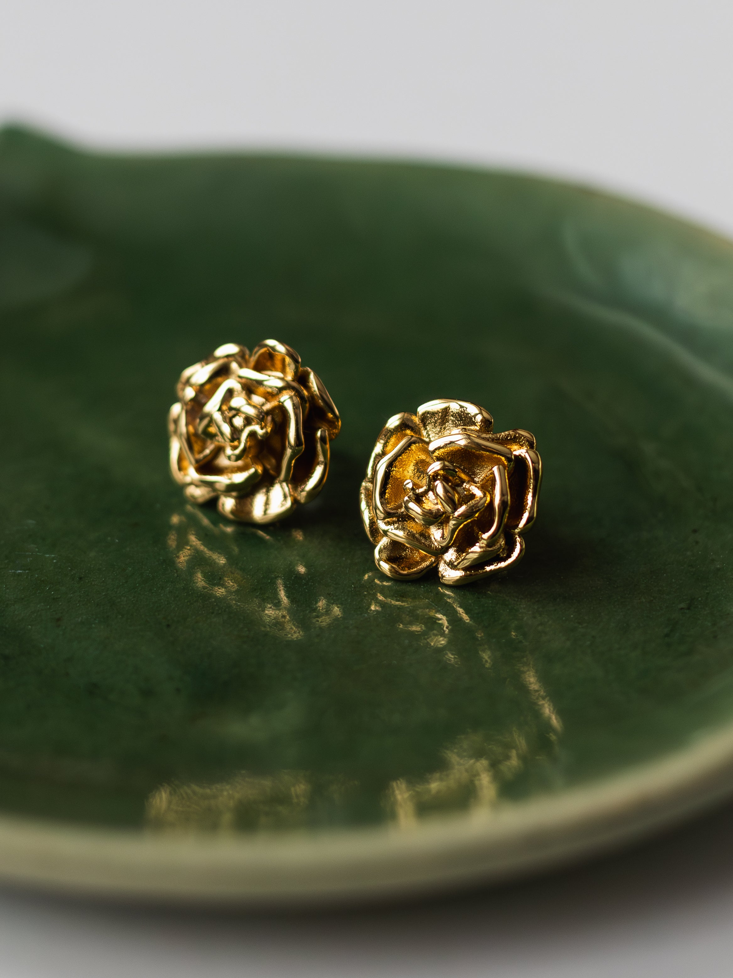 Earrings with pansies