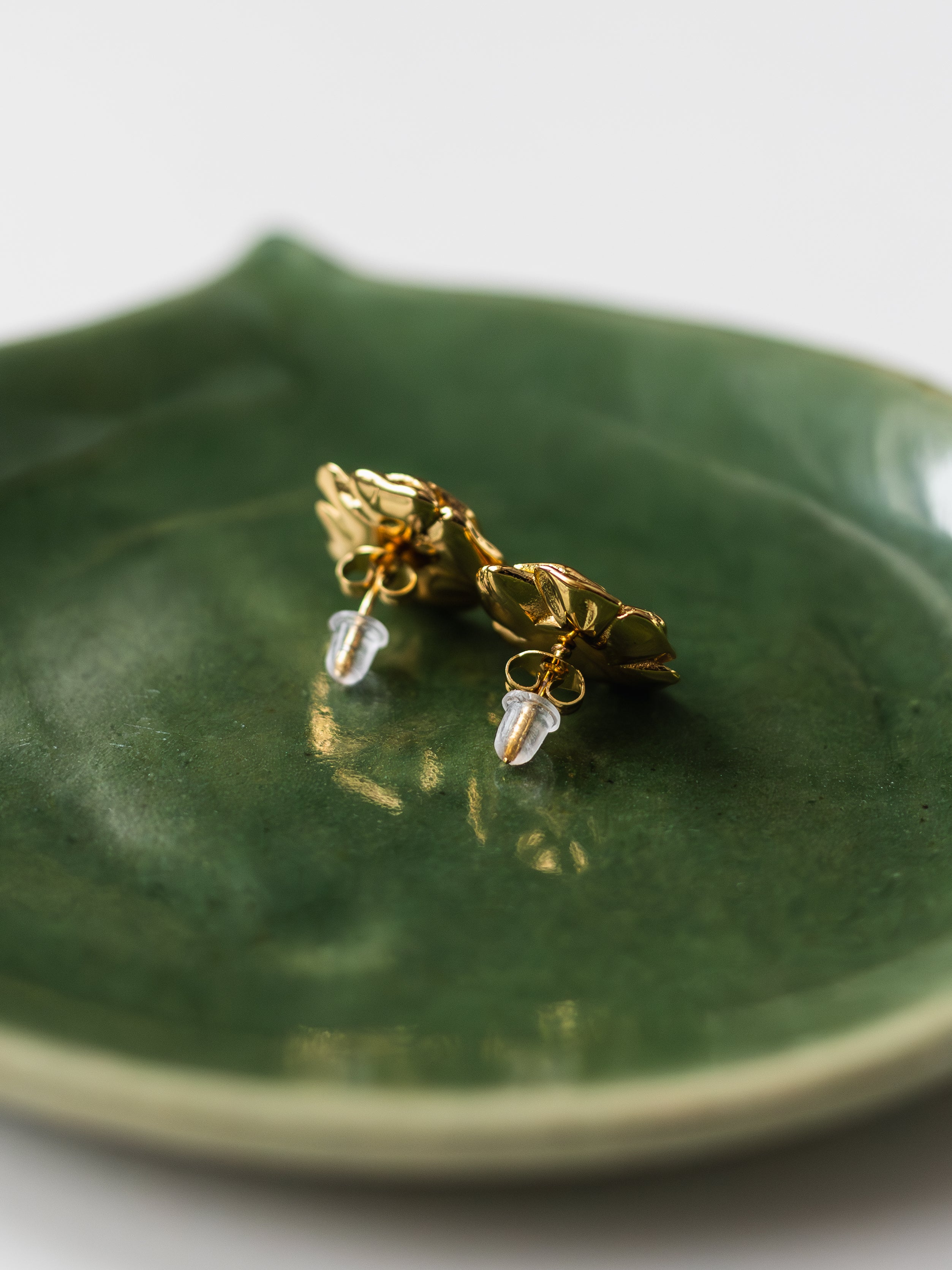 Earrings with pansies