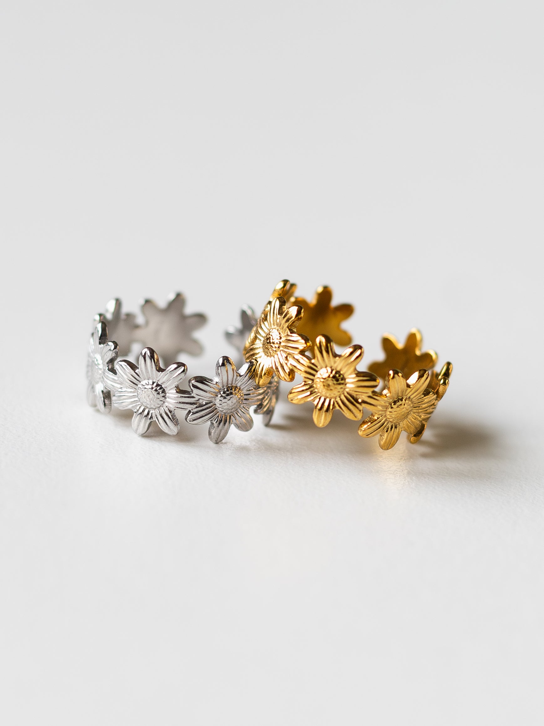 Ring mit Blumenkranz