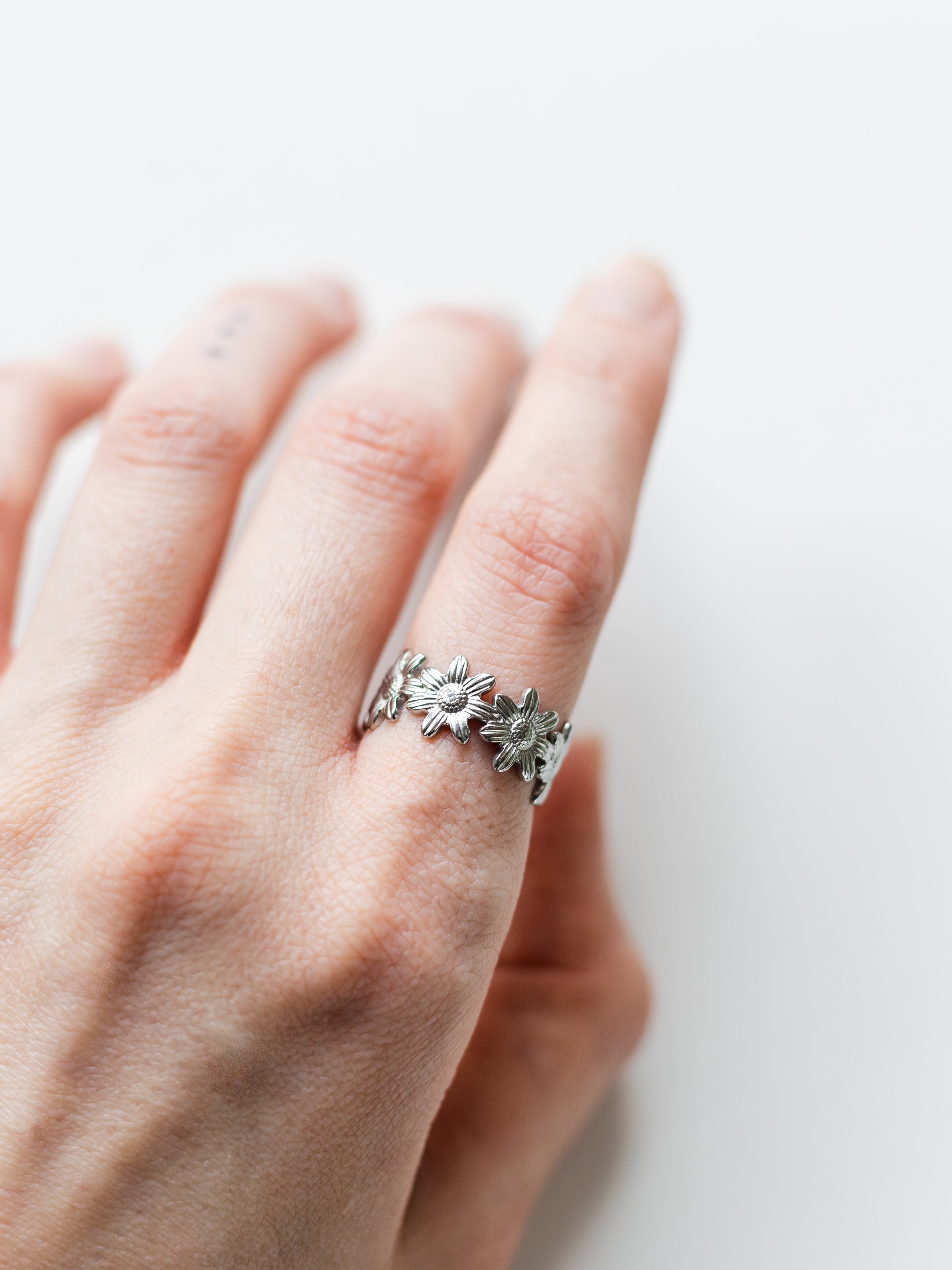 Ring mit Blumenkranz