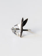 Ring mit Kolibri und Blumen