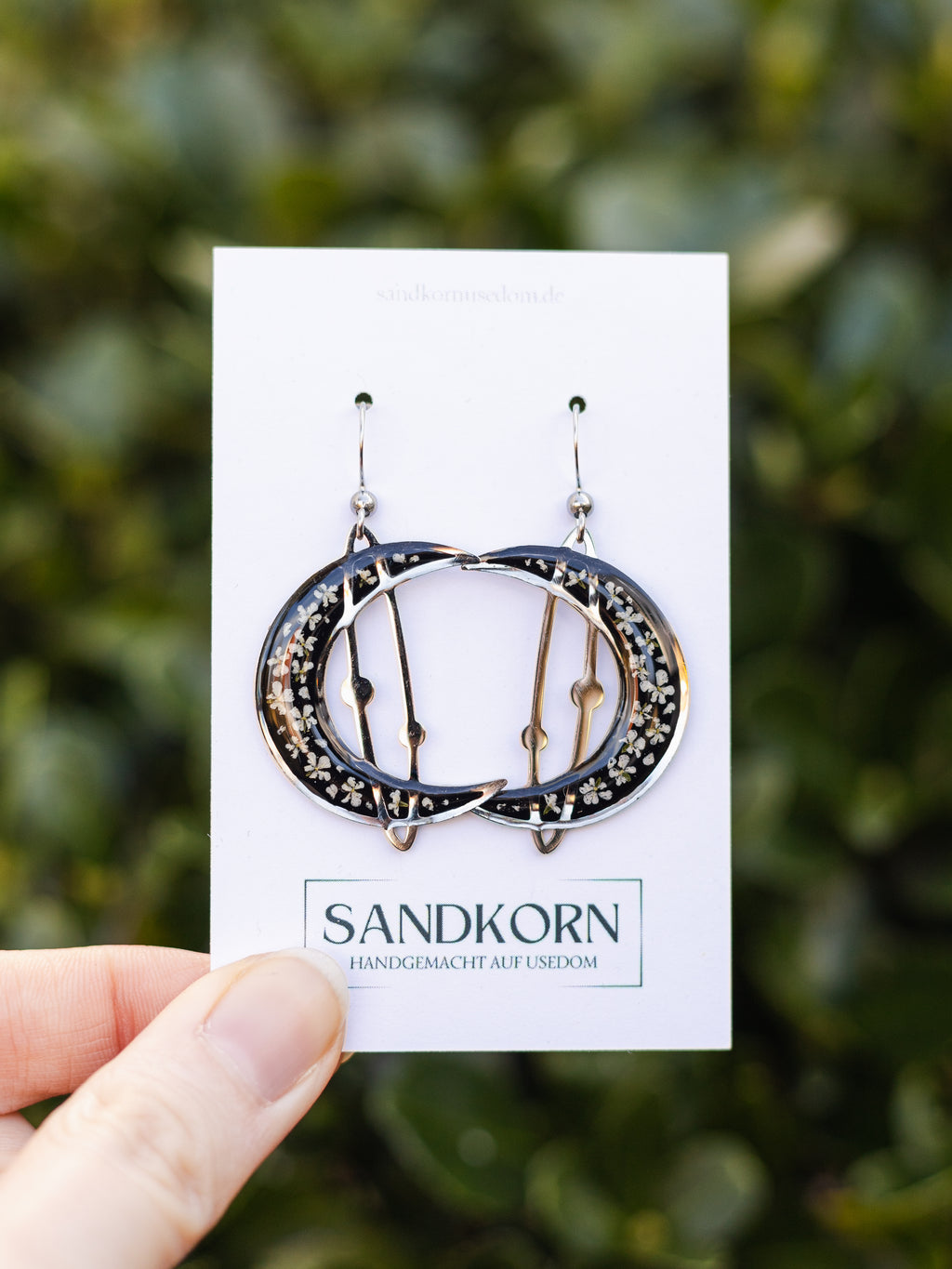 Ohrringe mit Mond und Wilder Möhre - SANDKORN Usedom 