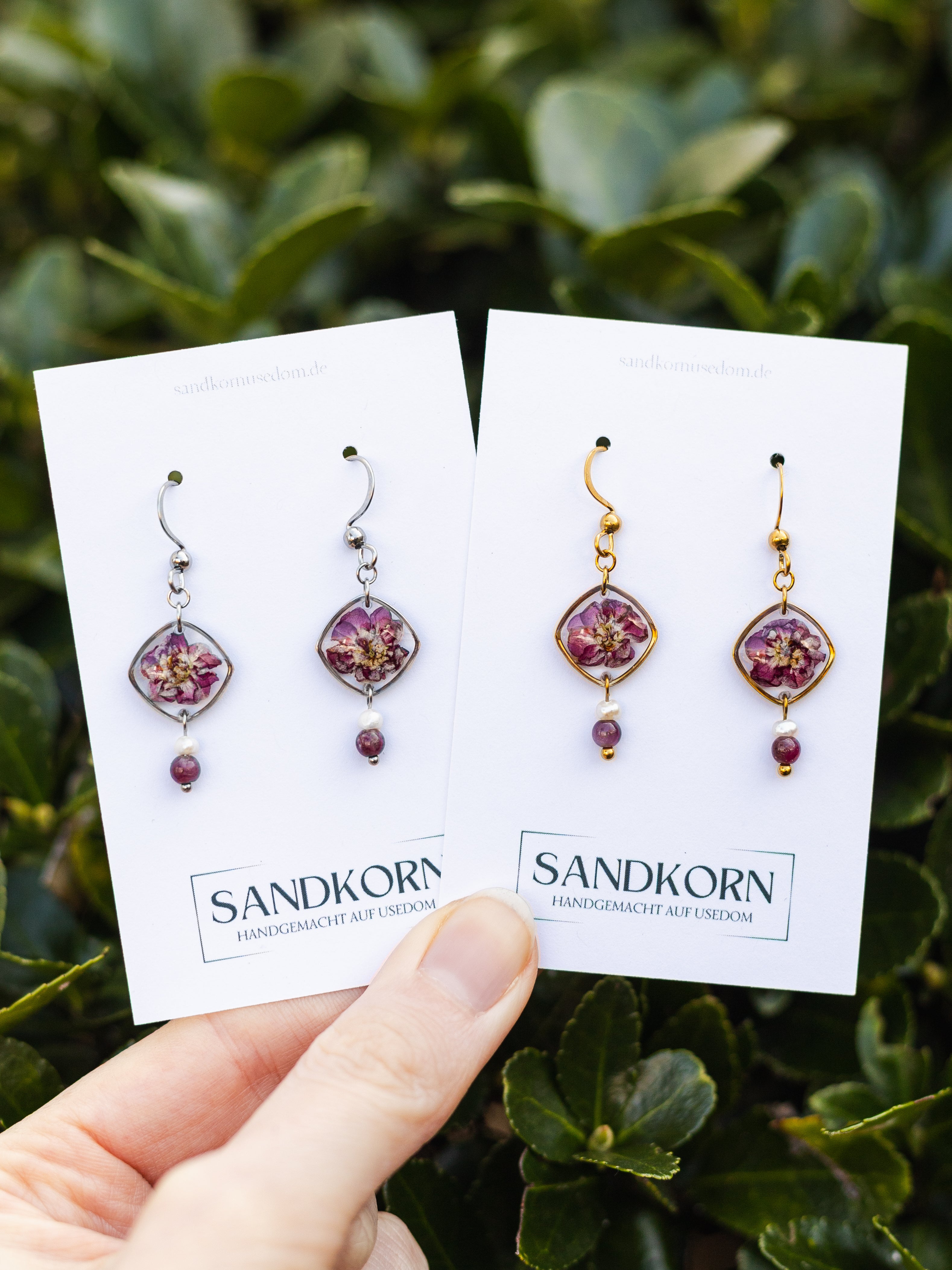 Ohrringe mit Rosen, Turmalinperlen und Süßwasserperlen