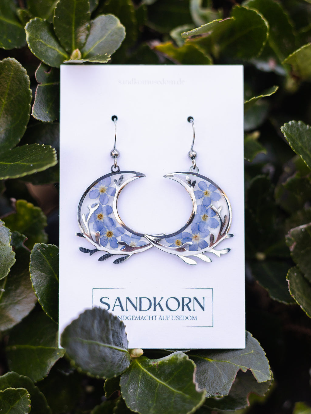 Ohrringe mit Mond und Vergissmeinnicht
