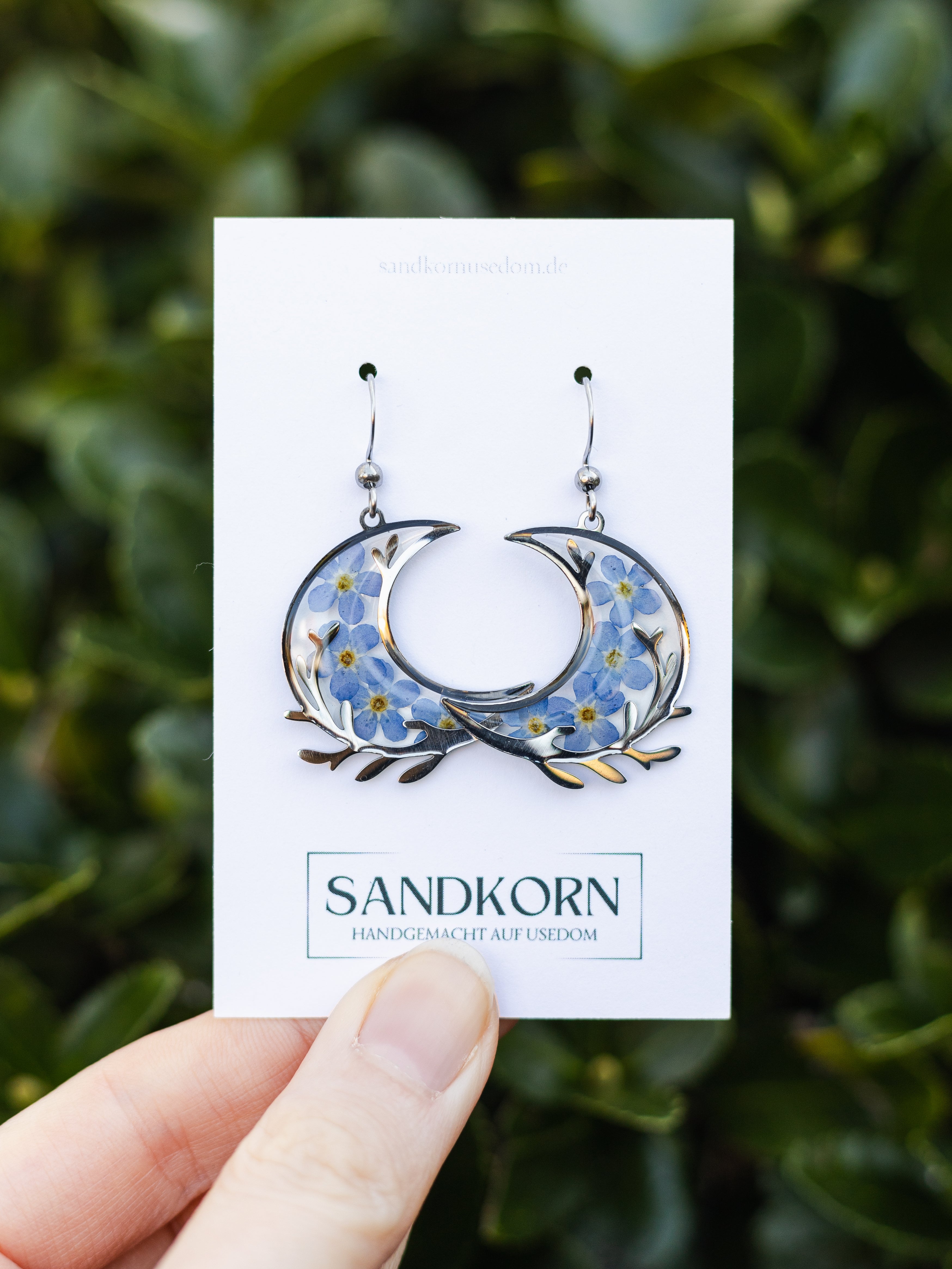 Ohrringe mit Mond und Vergissmeinnicht