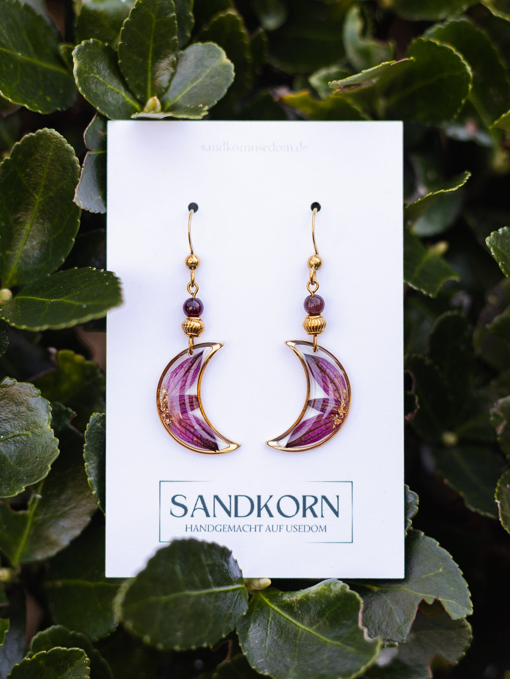 Mond-Ohrringe mit Sterndolde und Turmalinperlen - SANDKORN Usedom 