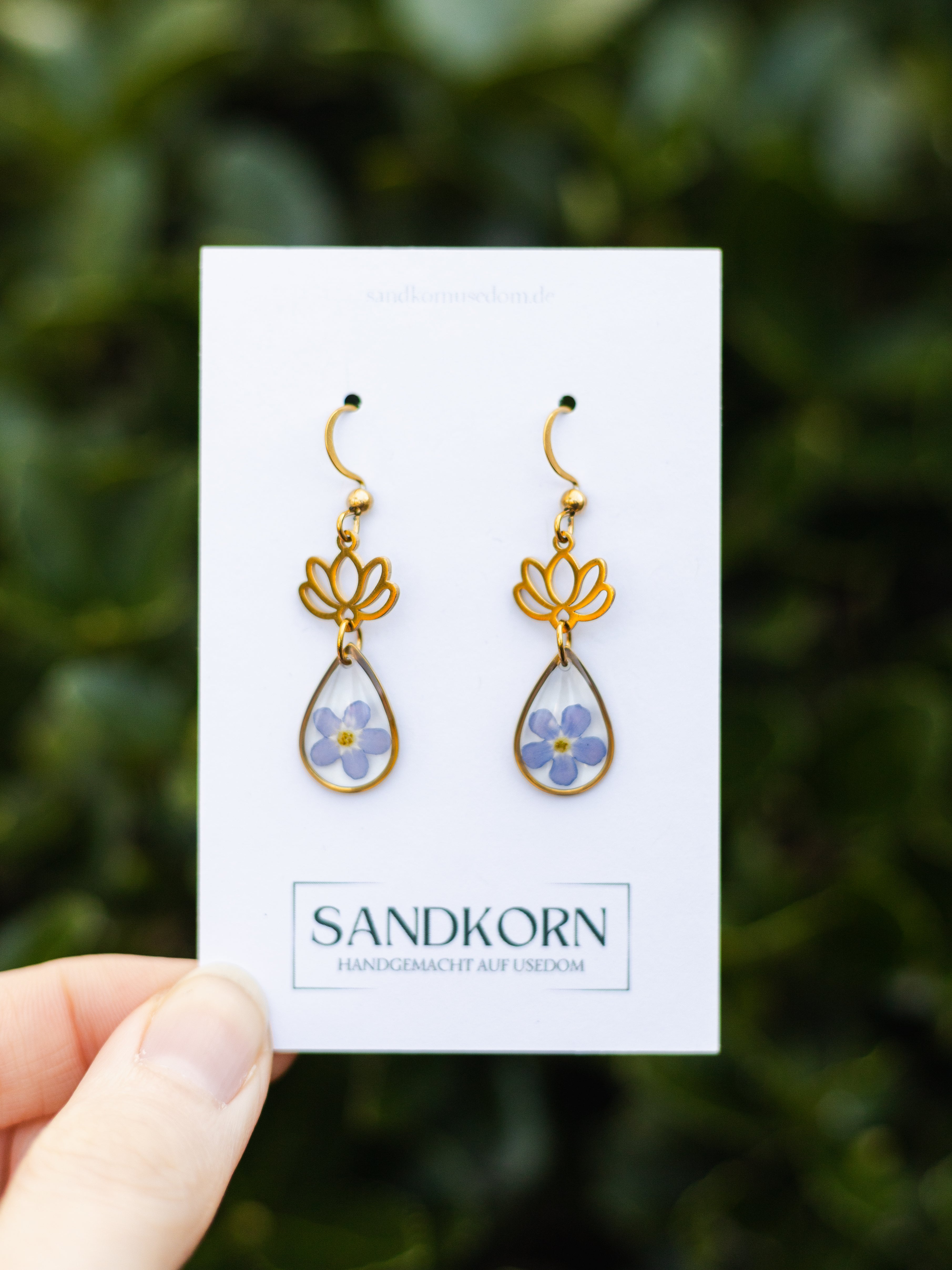 Ohrringe mit Lotusblüte und Vergissmeinnicht