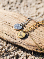 Dezente Halskette mit der Insel Usedom "Mini" | Usedom Schmuck | Heringsdorf Schmuck | Halskette Ostsee | Schmuck Ostsee | Souvenir Usedom | Sandkorn Usedom