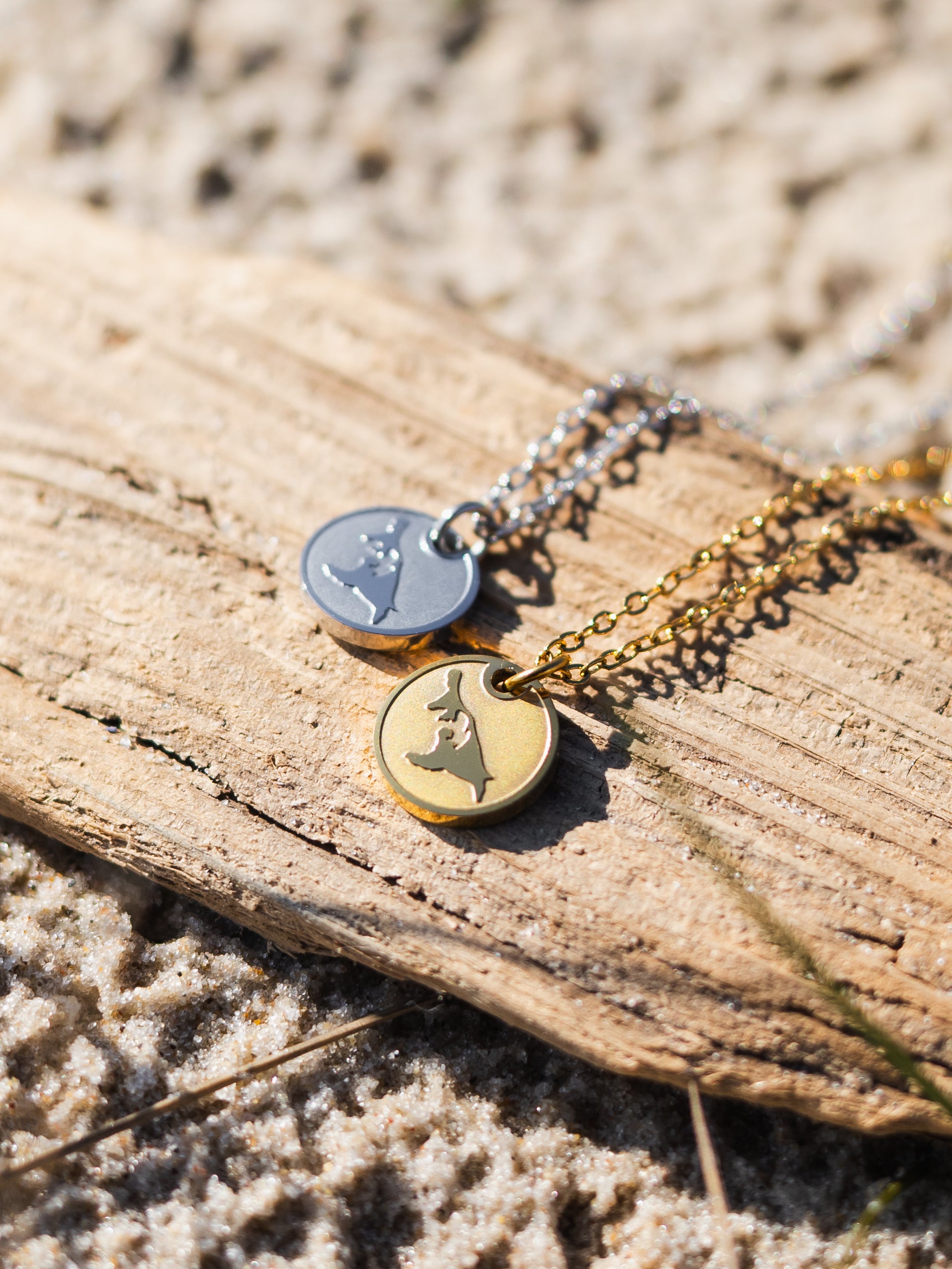 Dezente Halskette mit der Insel Usedom "Mini" | Usedom Schmuck | Heringsdorf Schmuck | Halskette Ostsee | Schmuck Ostsee | Souvenir Usedom | Sandkorn Usedom