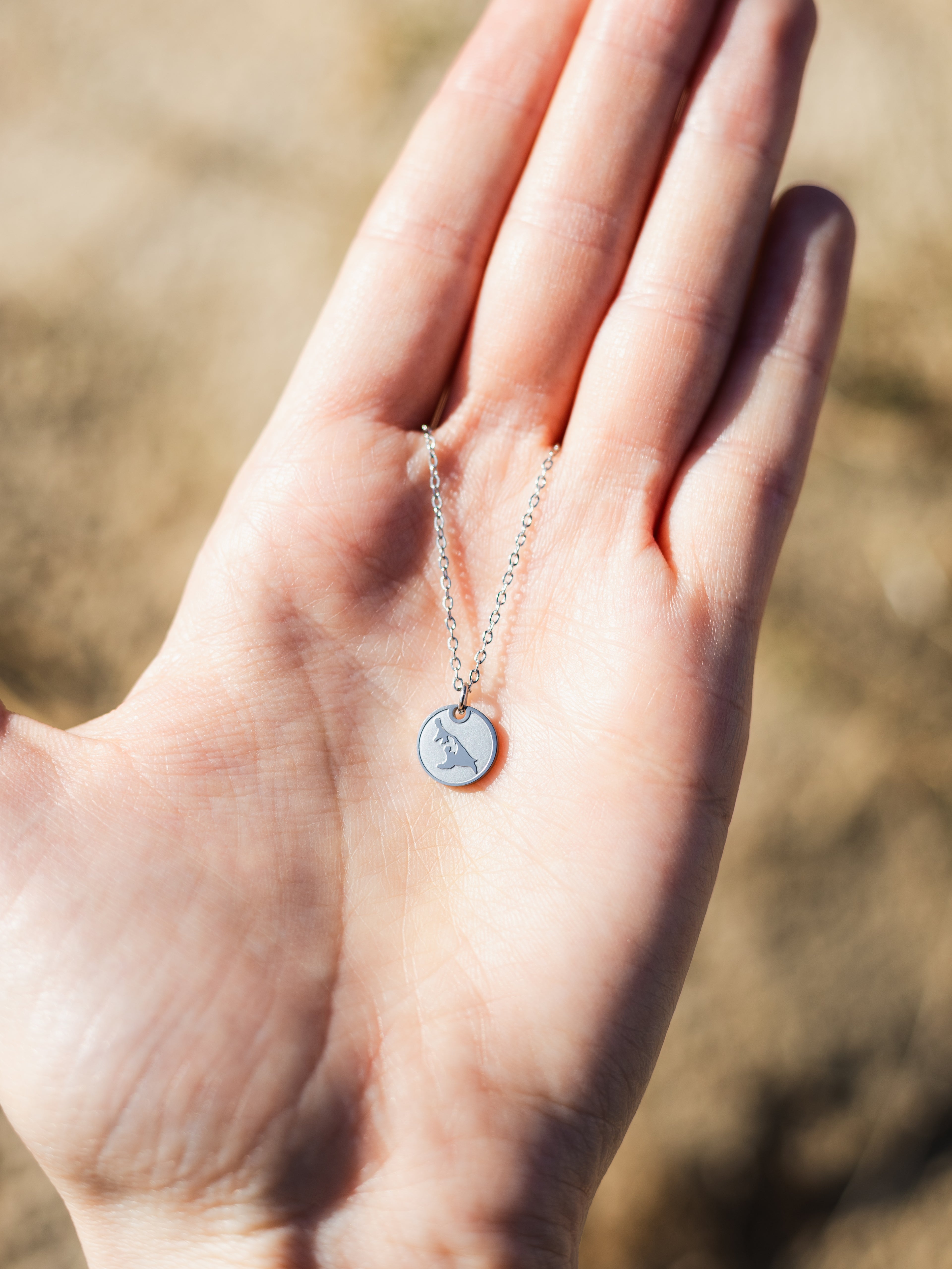 Dezente Halskette mit der Insel Usedom "Mini" | Usedom Schmuck | Heringsdorf Schmuck | Halskette Ostsee | Schmuck Ostsee | Souvenir Usedom | Sandkorn Usedom