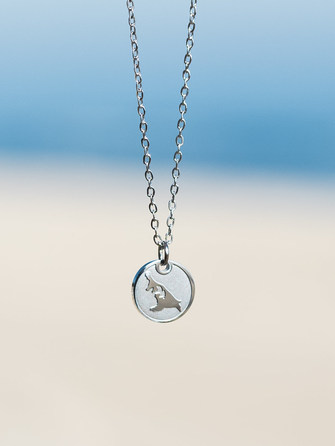 Dezente Halskette mit der Insel Usedom "Mini" | Usedom Schmuck | Heringsdorf Schmuck | Halskette Ostsee | Schmuck Ostsee | Souvenir Usedom | Sandkorn Usedom