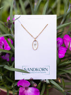 Dezente Halskette mit winziger Blüte | Naturschmuck von Usedom | Schmuck mit echten Pflanzen | Blumen Halskette | Usedom Schmuck | PVD Schmuck | Sandkorn Usedom