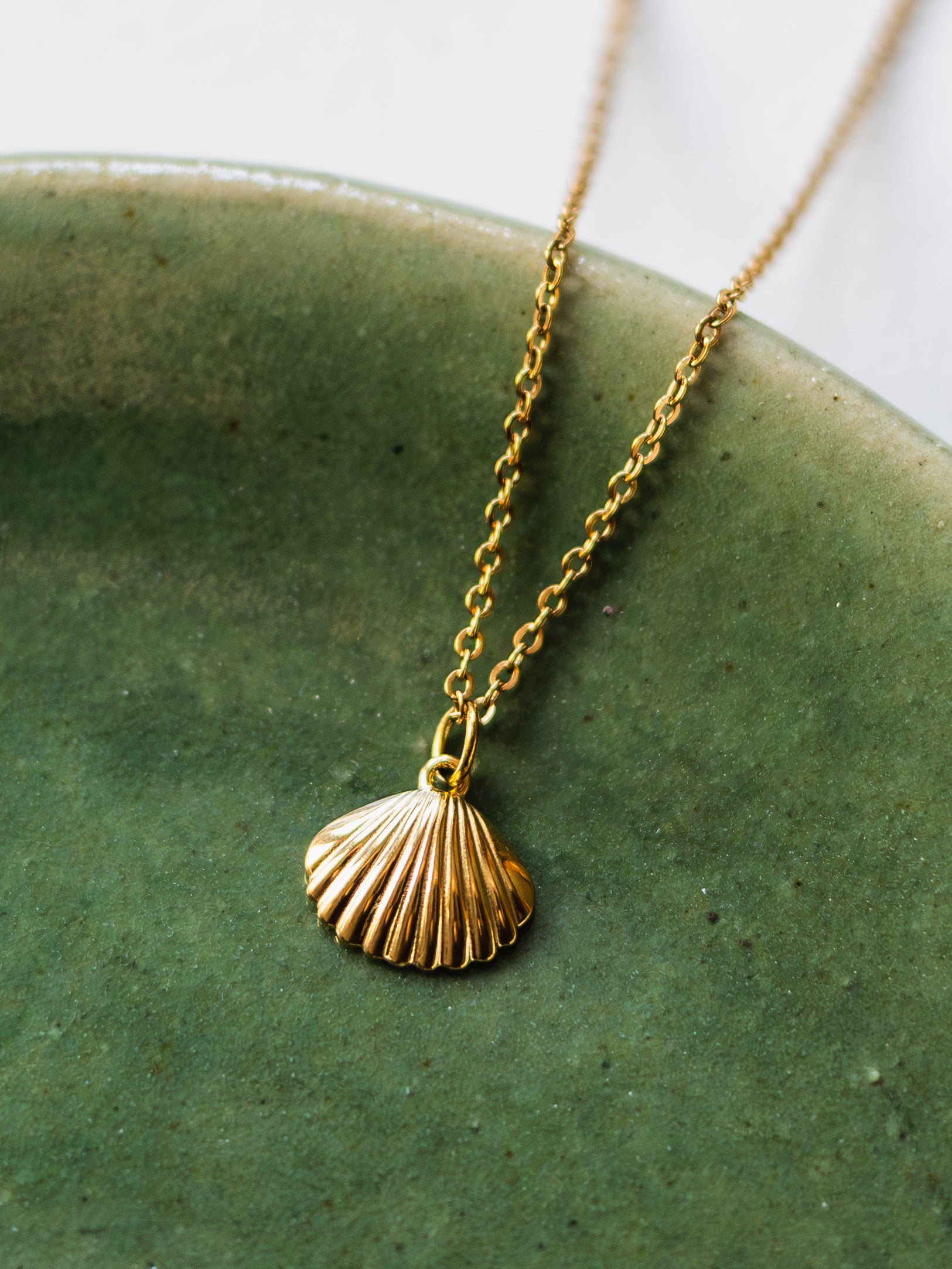 Halskette mit Muschel