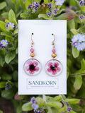 Ohrringe mit Manuka-Blüten und Jadeperlen - SANDKORN Usedom | Naturschmuck | Schmuck mit Pflanzen | Allergiefreundliche Ohrringe | Chirurgenstahl Ohrringe