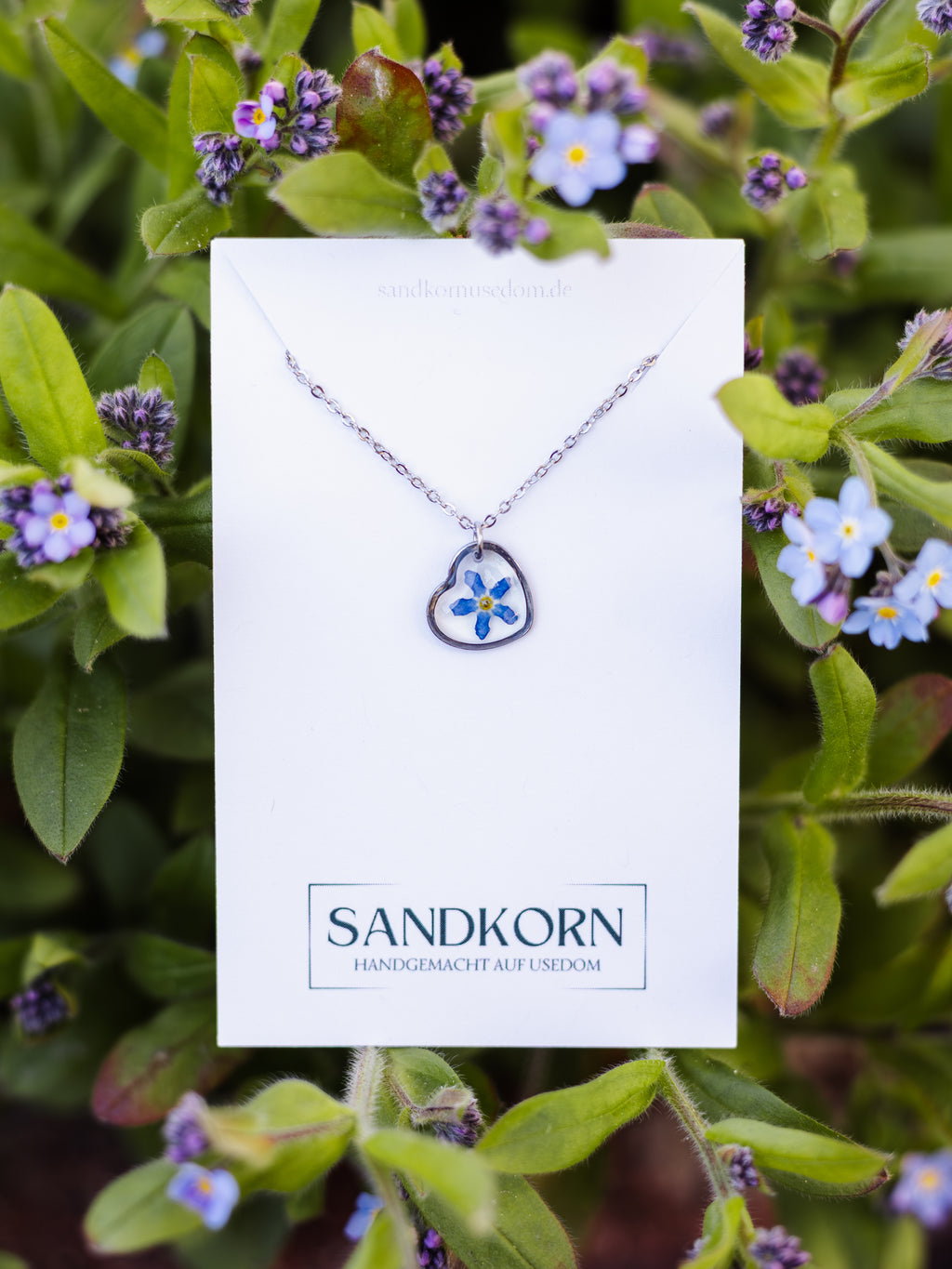 Dezente Halskette mit echten Blüten | Epoxidharz-Schmuck | Usedom Schmuck | Schmuck mit Pflanzen | Edelstahl Halskette | Vergissmeinnicht Schmuck