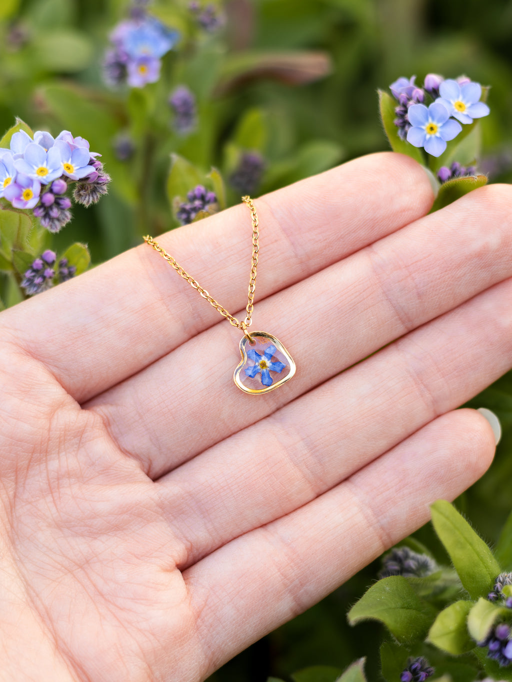 Dezente Halskette mit echten Blüten | Epoxidharz-Schmuck | Usedom Schmuck | Schmuck mit Pflanzen | Edelstahl Halskette | Vergissmeinnicht Schmuck