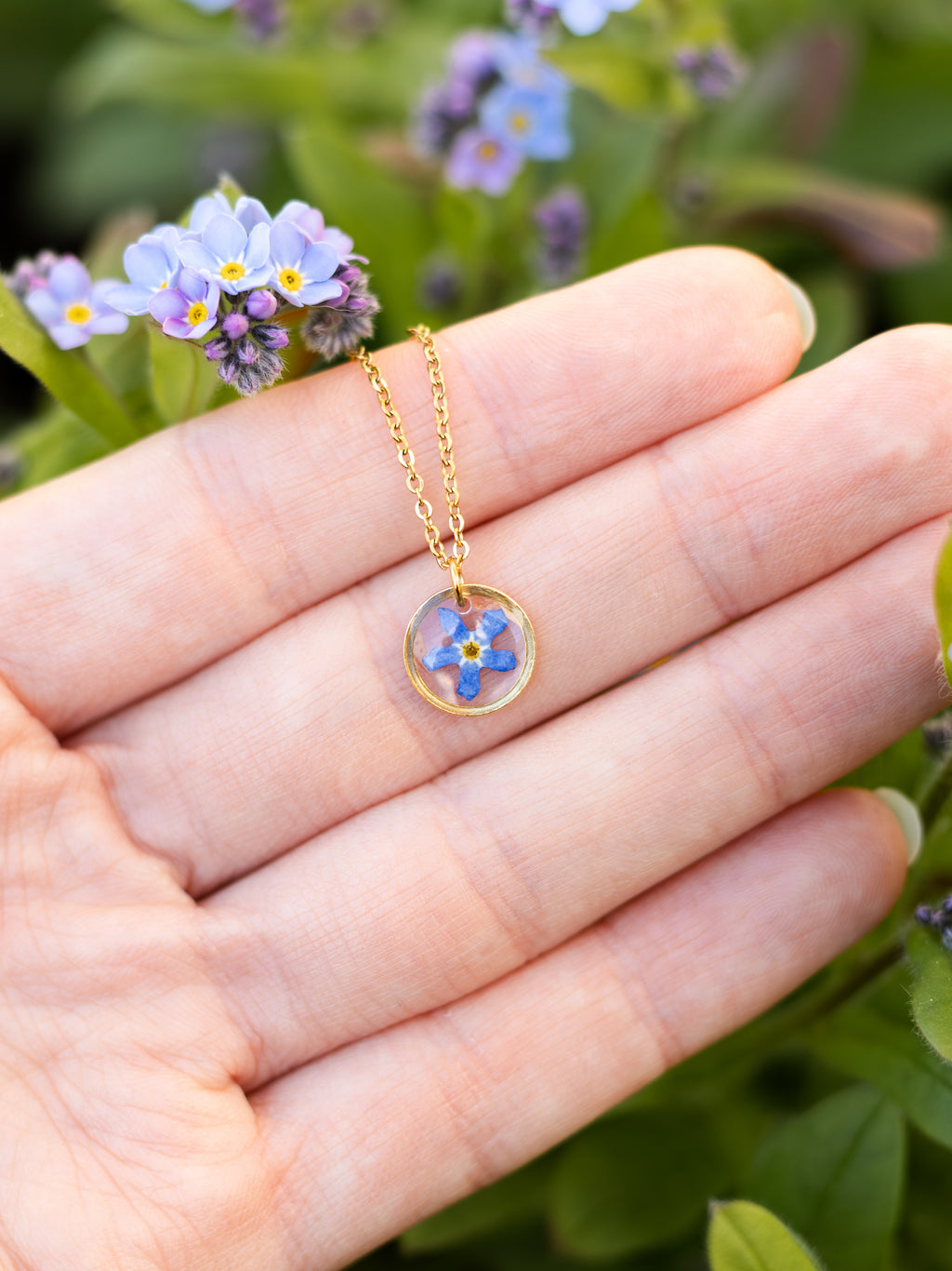 Dezente Halskette mit echten Blüten | Epoxidharz-Schmuck | Usedom Schmuck | Schmuck mit Pflanzen | Edelstahl Halskette | Vergissmeinnicht Schmuck