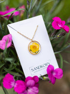 Dezente Halskette mit echten Blüten | Naturschmuck mit echten Pflanzen | Halskette mit Butterblume | PVD Vergoldung | Usedom Schmuck