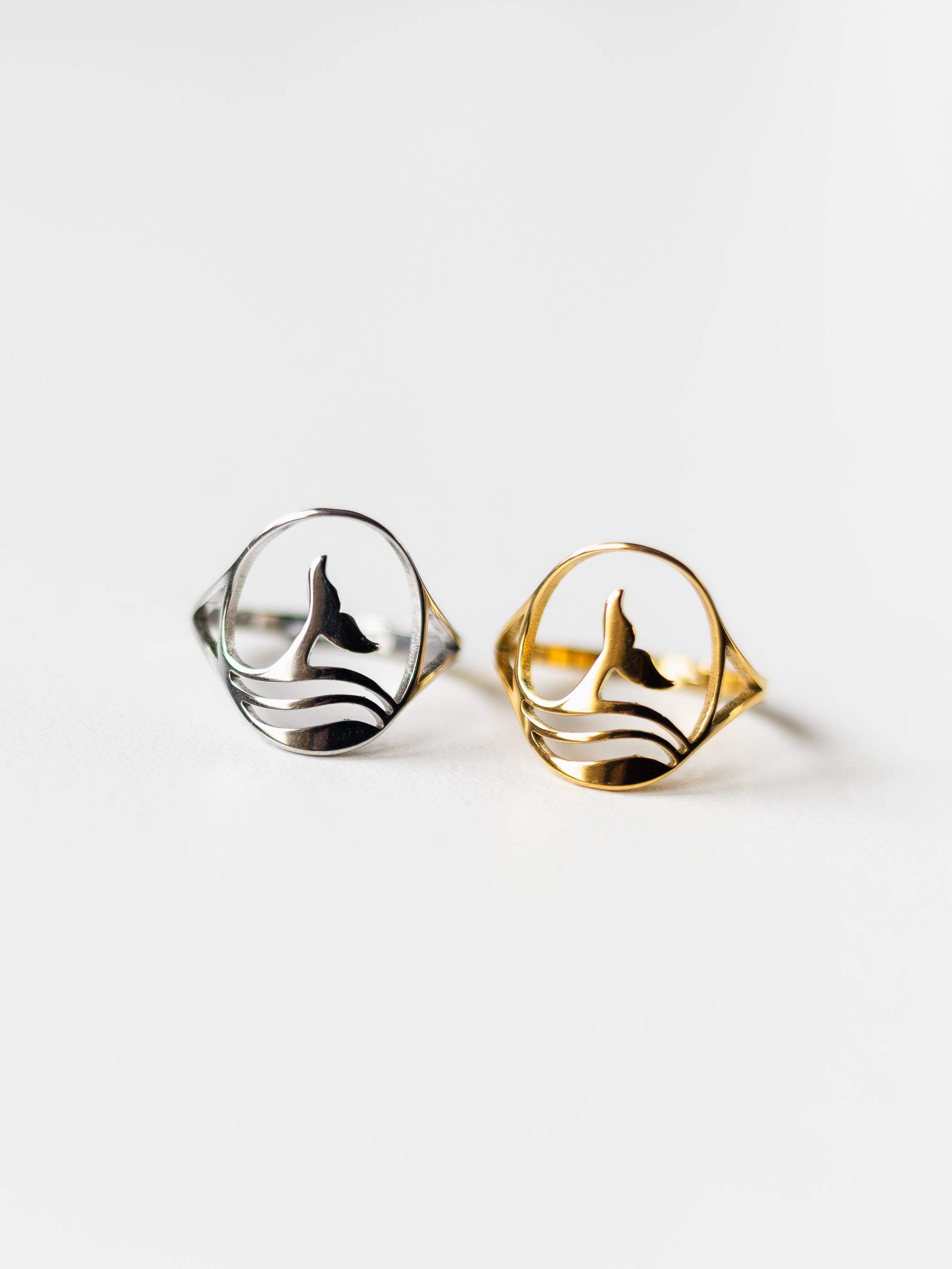 Eleganter Ring mit Walflosse und Wellen | Maritimer Schmuck | Edelstahl Ring | Usedom Schmuck | Schmuck mit Wal | Erinnerung Timmy Hope | Schmuck Timmy Hope Buckelwal