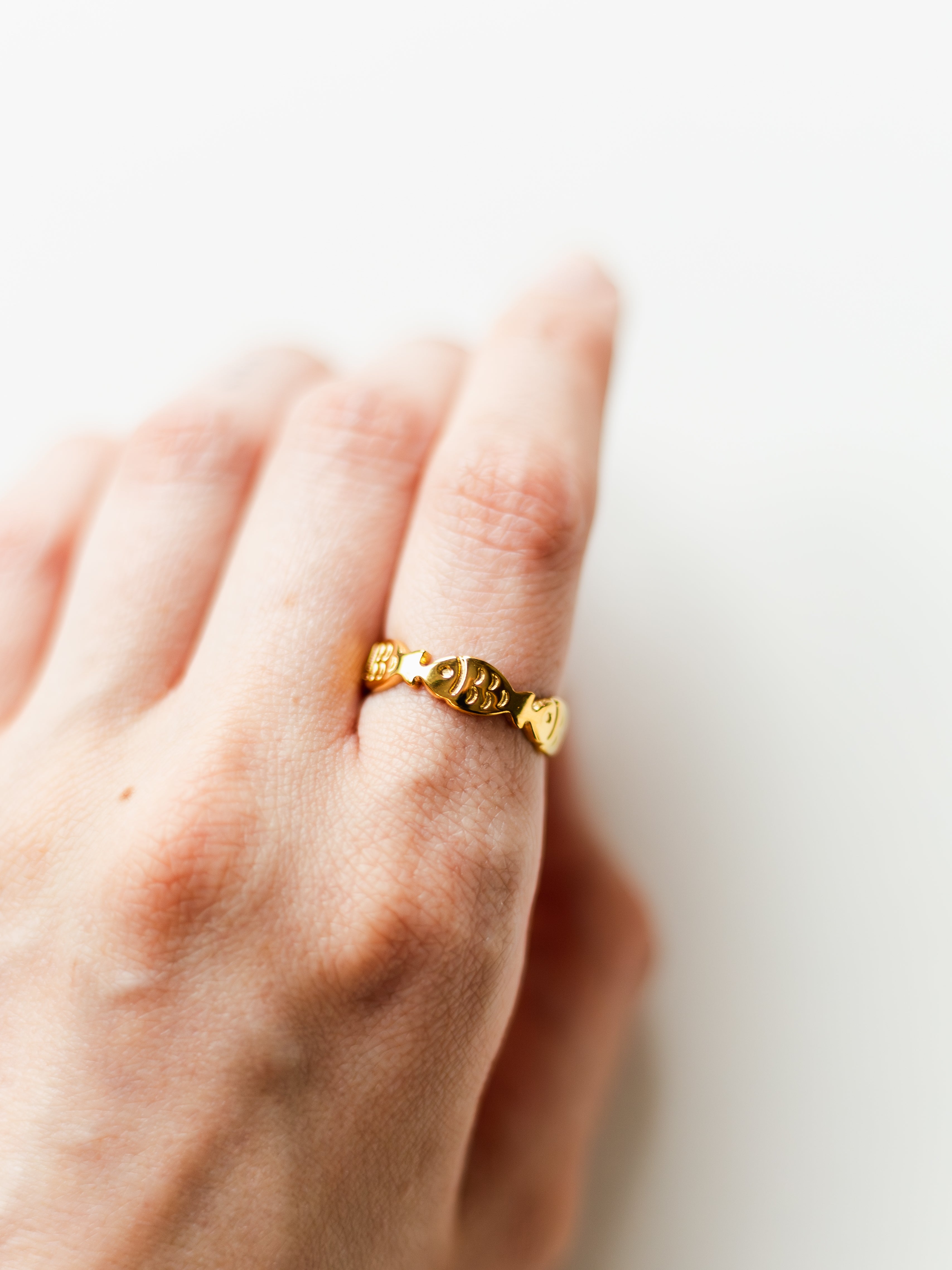 Ring mit Fischen