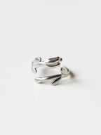 Ring mit Blumenranke