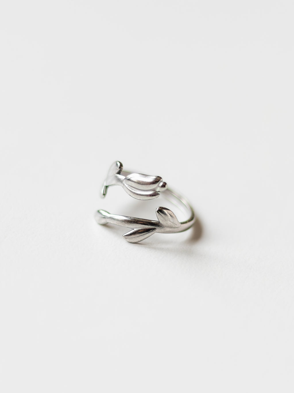 Ring mit Blumenranke