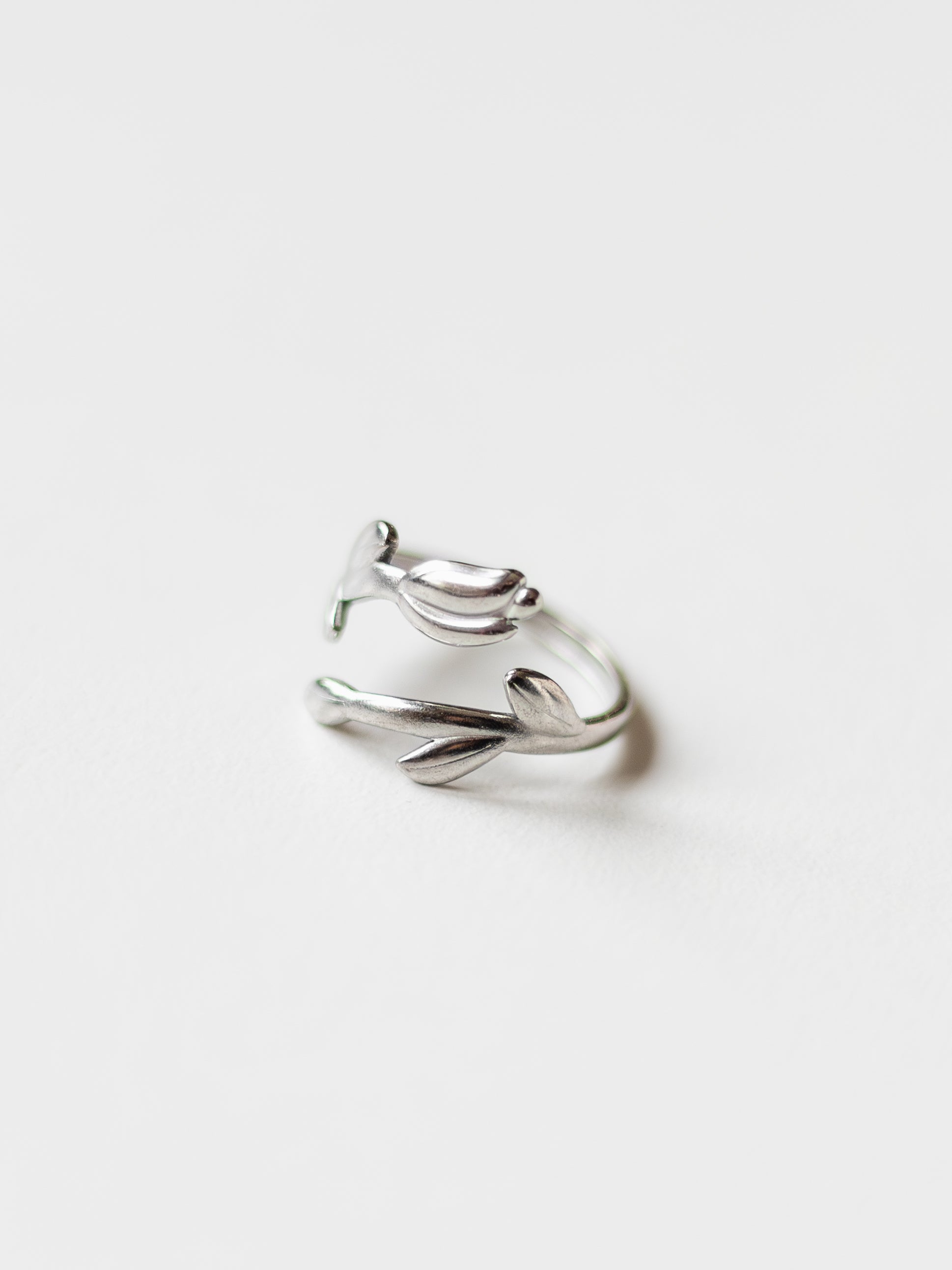 Ring mit Blumenranke